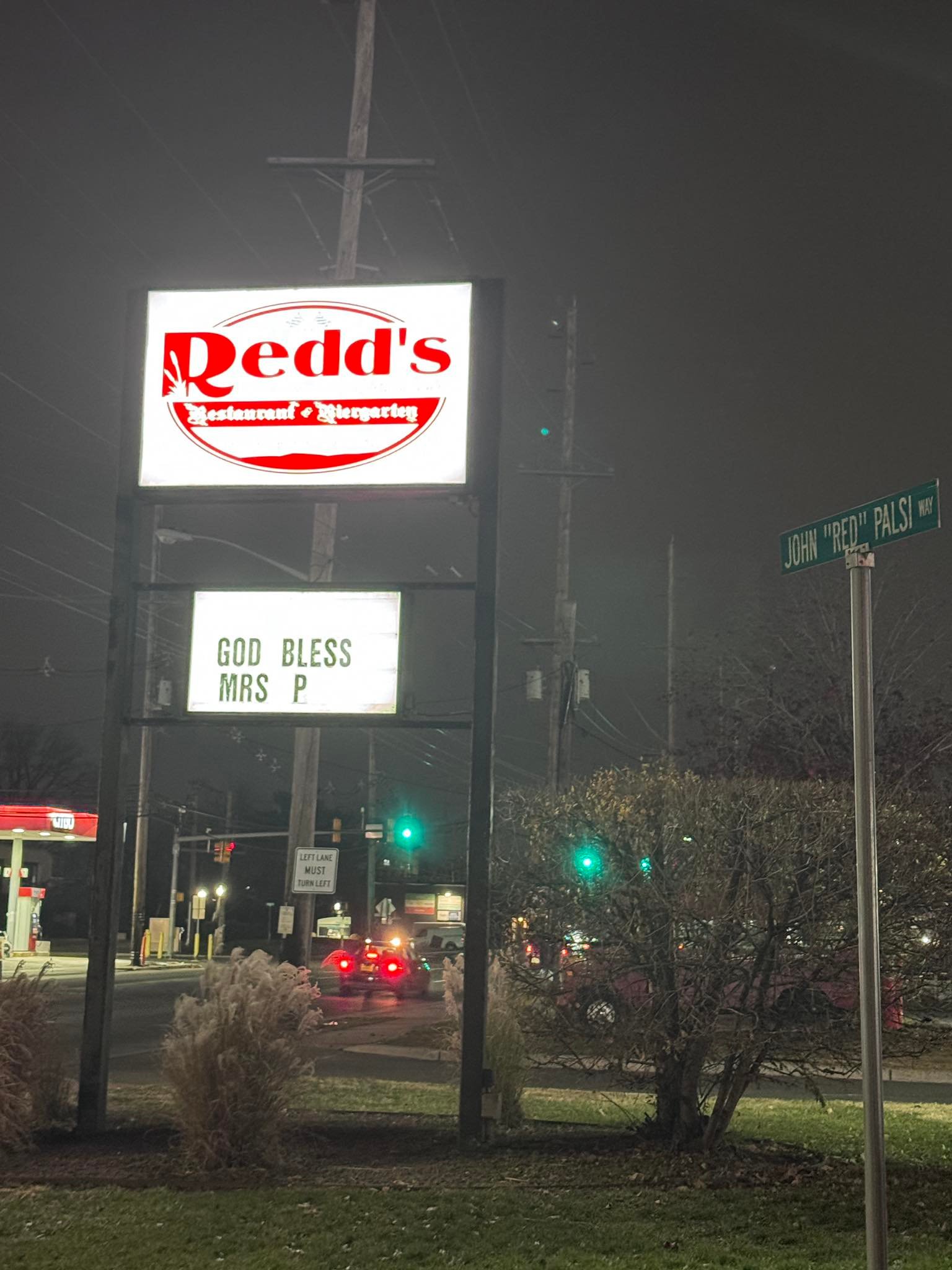 Redd's Bar and Restaurant | Carlstadt NJ