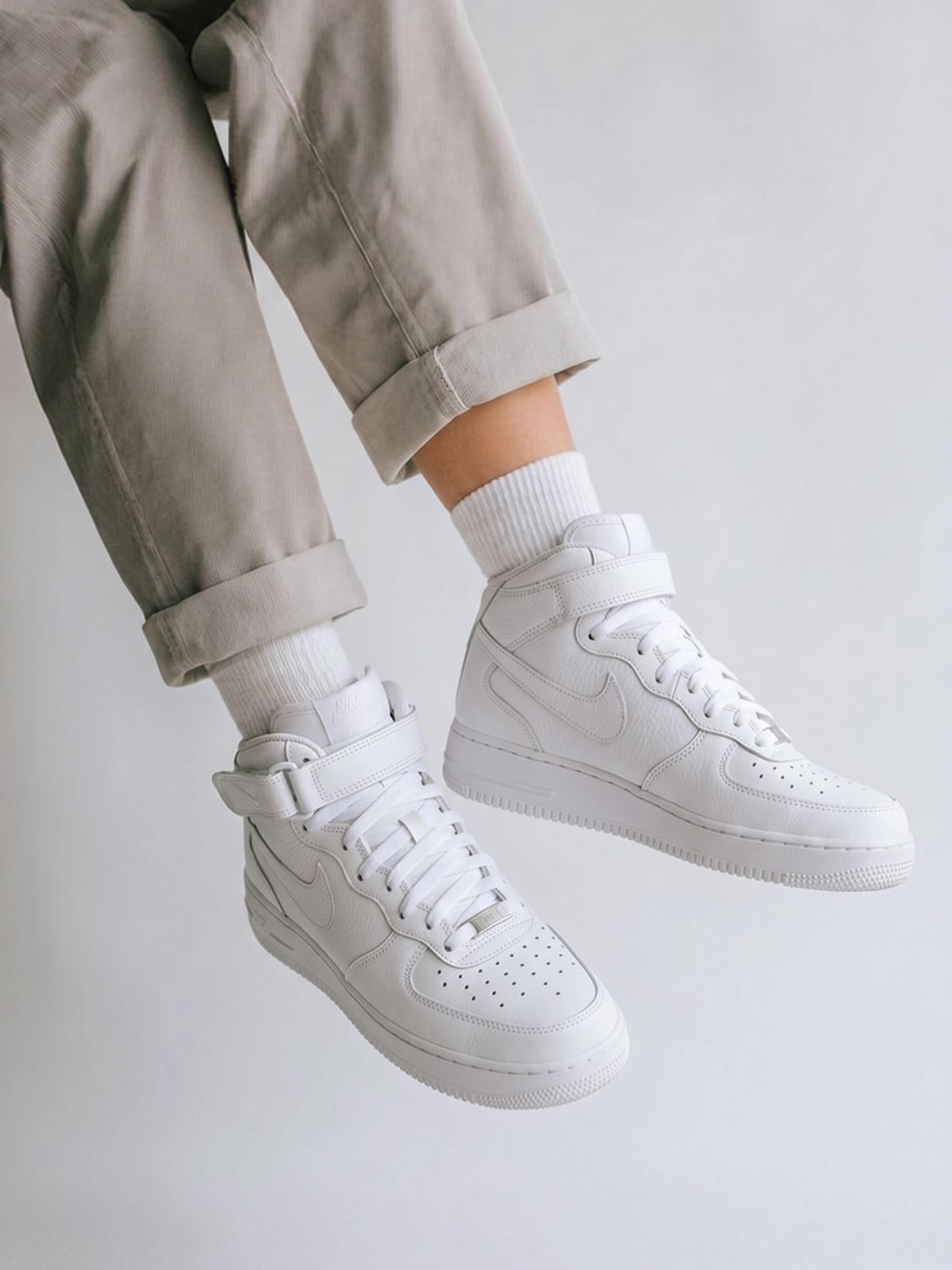 NIKE Air Force 1 High Top Sneakers - Size 7 (Unisex) Available 