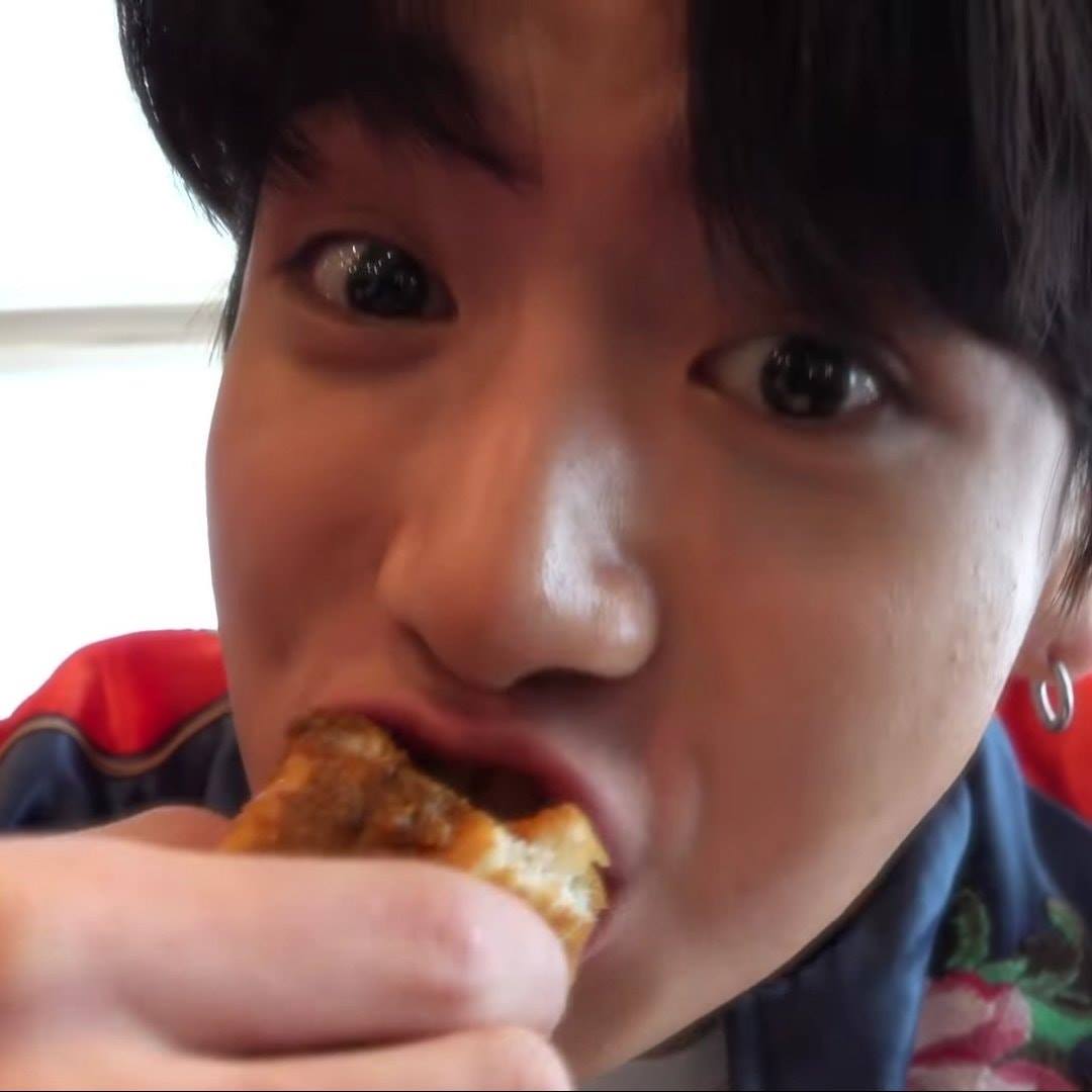 國：攝影大哥…你…你會不會太靠近了……⊙ㅃ⊙ By果婷 - Kookie eat cookie::ฅ'ω'ฅ:: | Facebook
