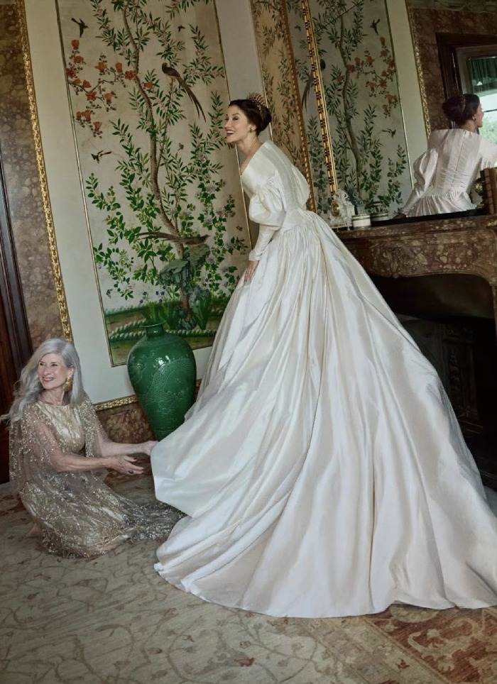 italian wedding dresses Against the panorama of a Florence villa, the bride wore 8 bespoke for her Renaissance-inspired wedding: https://bit.ly/4uCPctL Mermaid silhouette is created Color:Gray (Pre-sale) Style Gown Anarkali PromGirl Puff-Sleeve Blush Pink