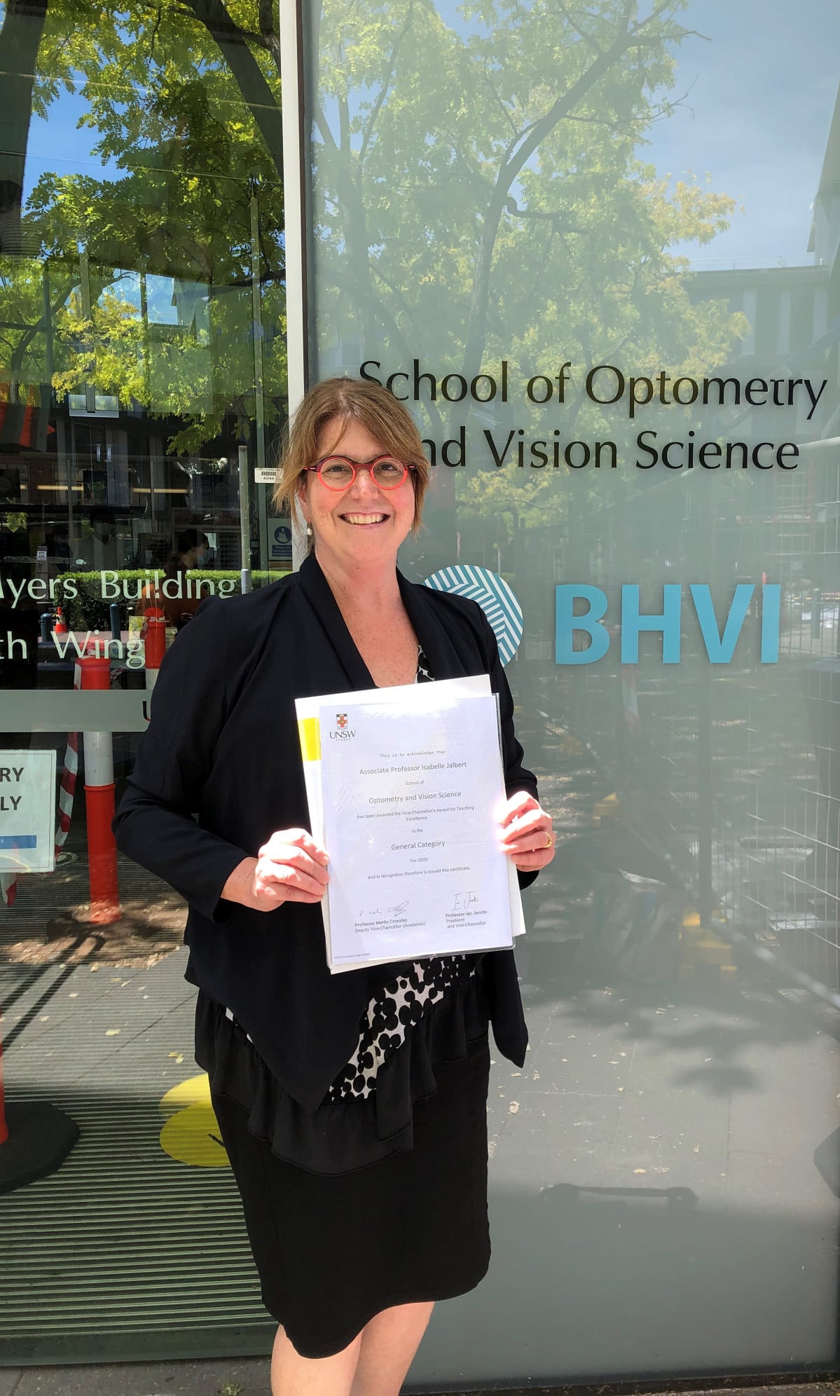 A huge congrats to... - UNSW Optometry and Vision Science