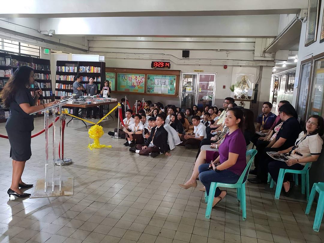 Students, library... - UST Miguel de Benavides Library