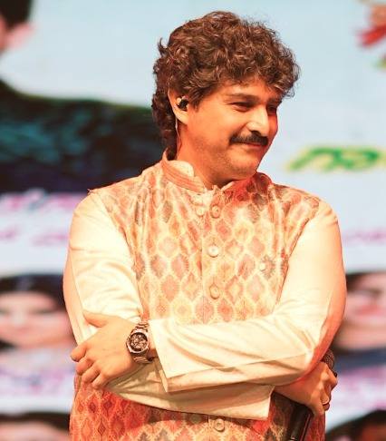 Rajesh - Ever wondered why singers close their eyes while singing ...