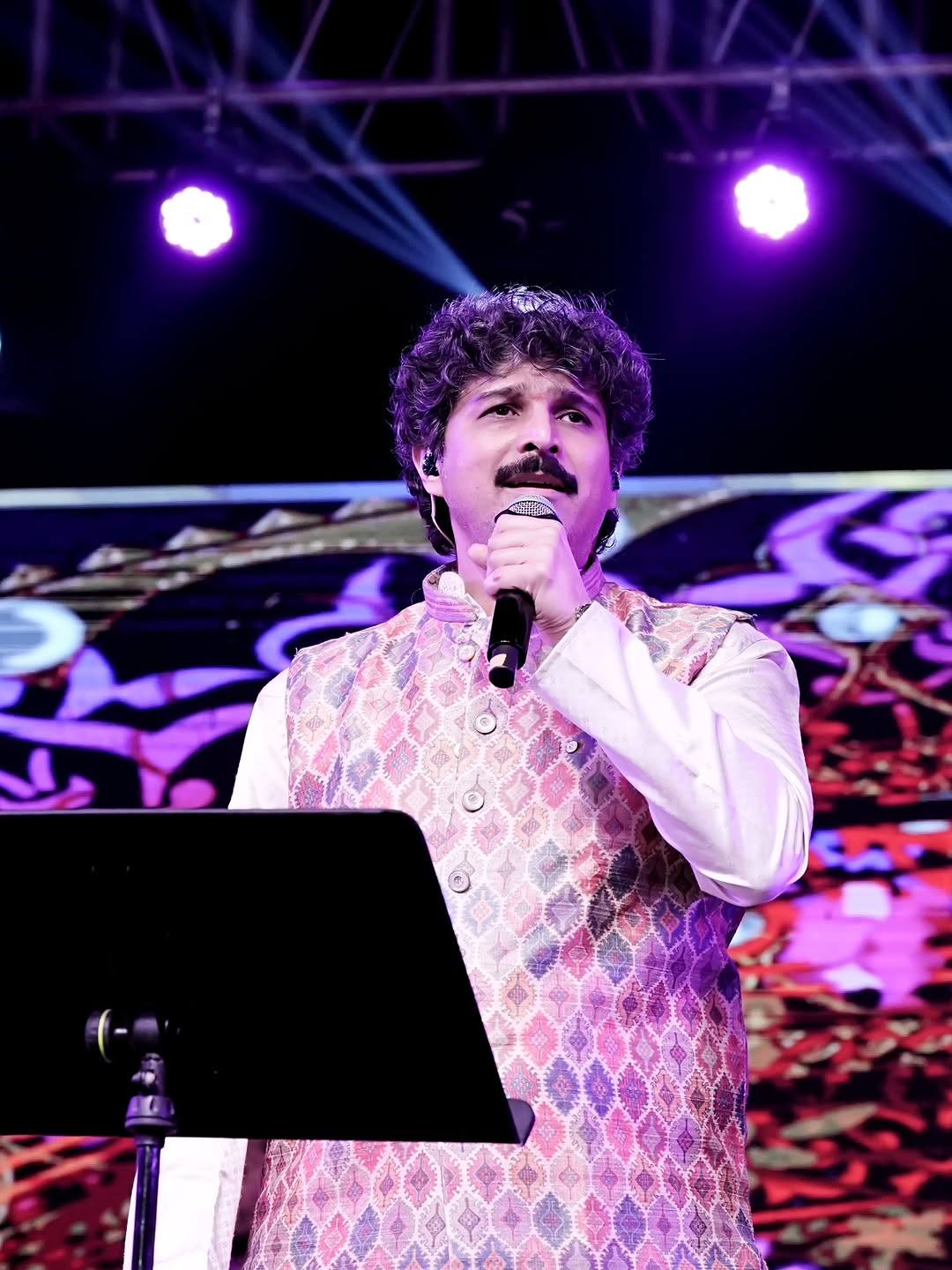 Rajesh - Ever wondered why singers close their eyes while singing ...