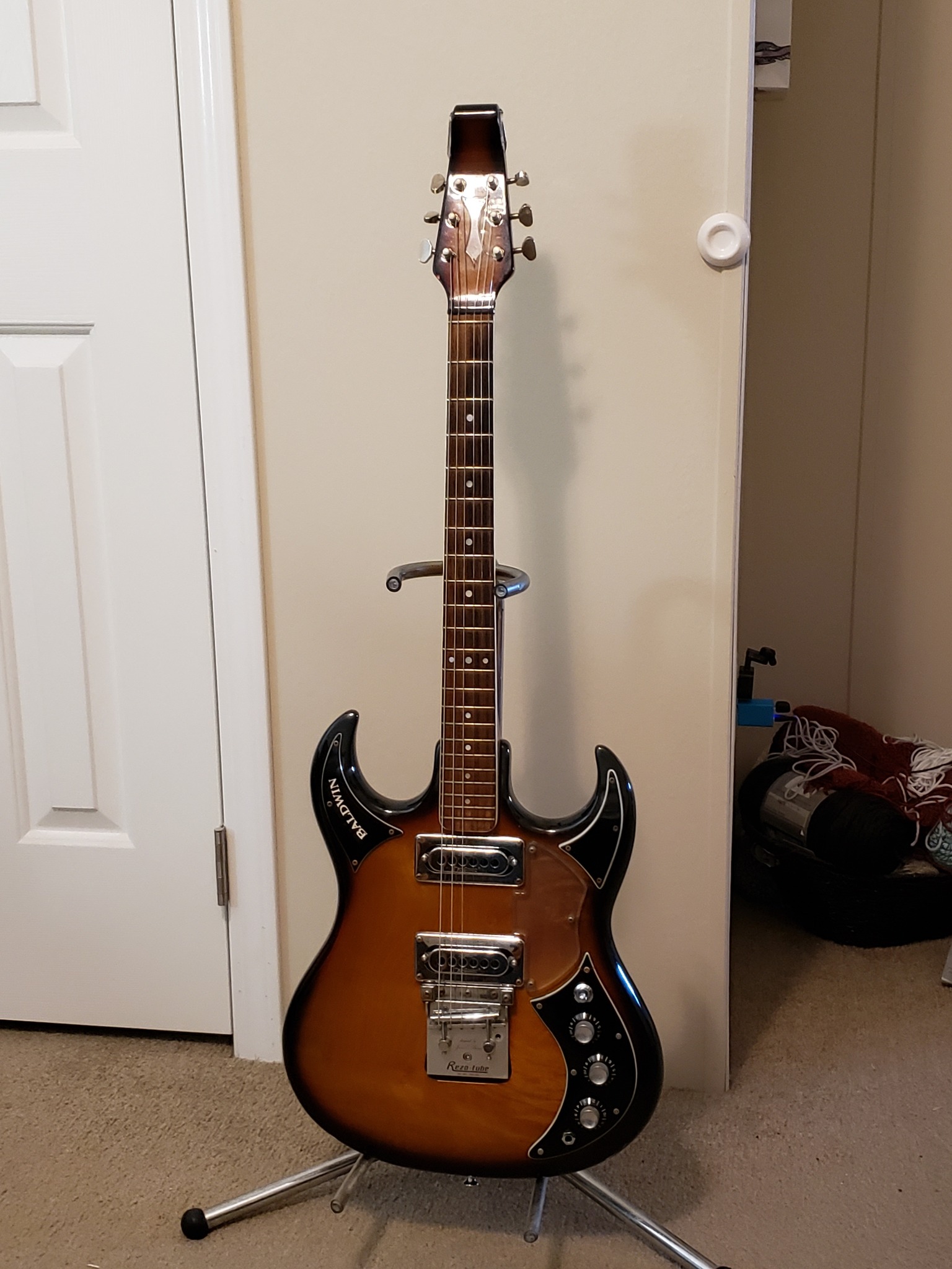 What is the value of a 1968 Baldwin Baby Bison guitar?