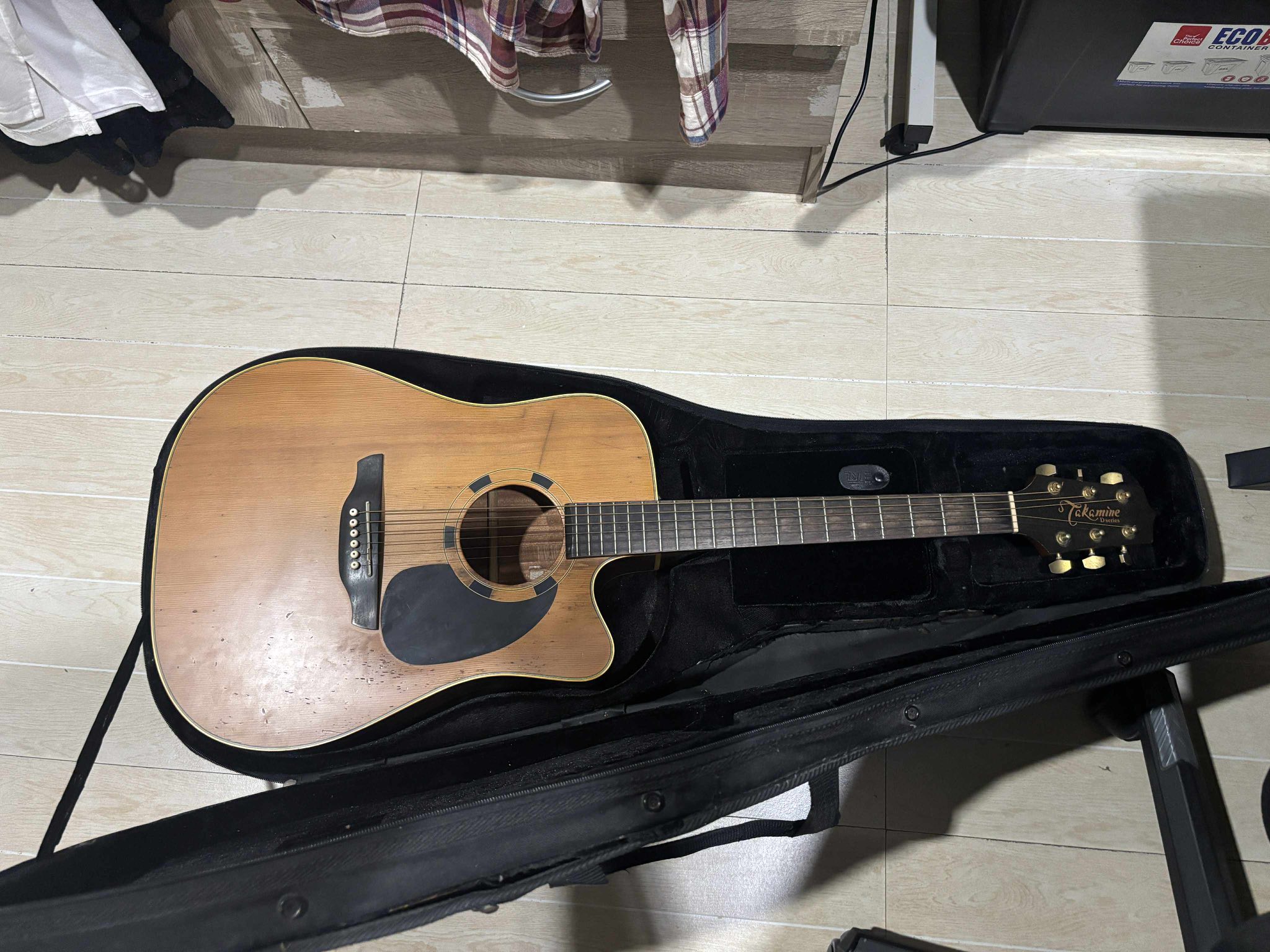 Hello, i have a Takamine EN-10 from 1984 that i am struggeling to 