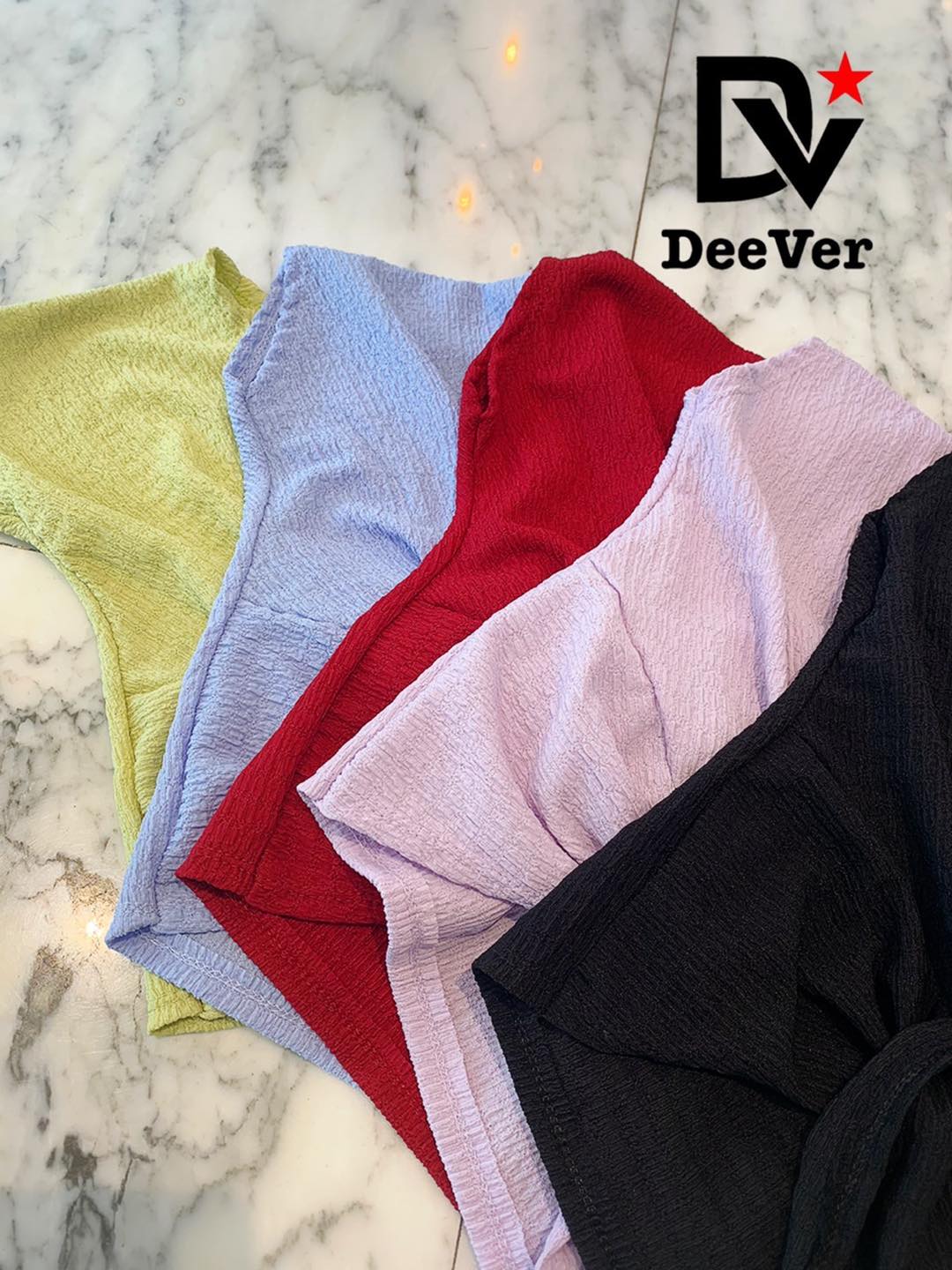 DeeVerสำรอง - 💥 New!! By DeeVer 💥 เสื้อครอปคอม้วนผ้ายืด... | Facebook