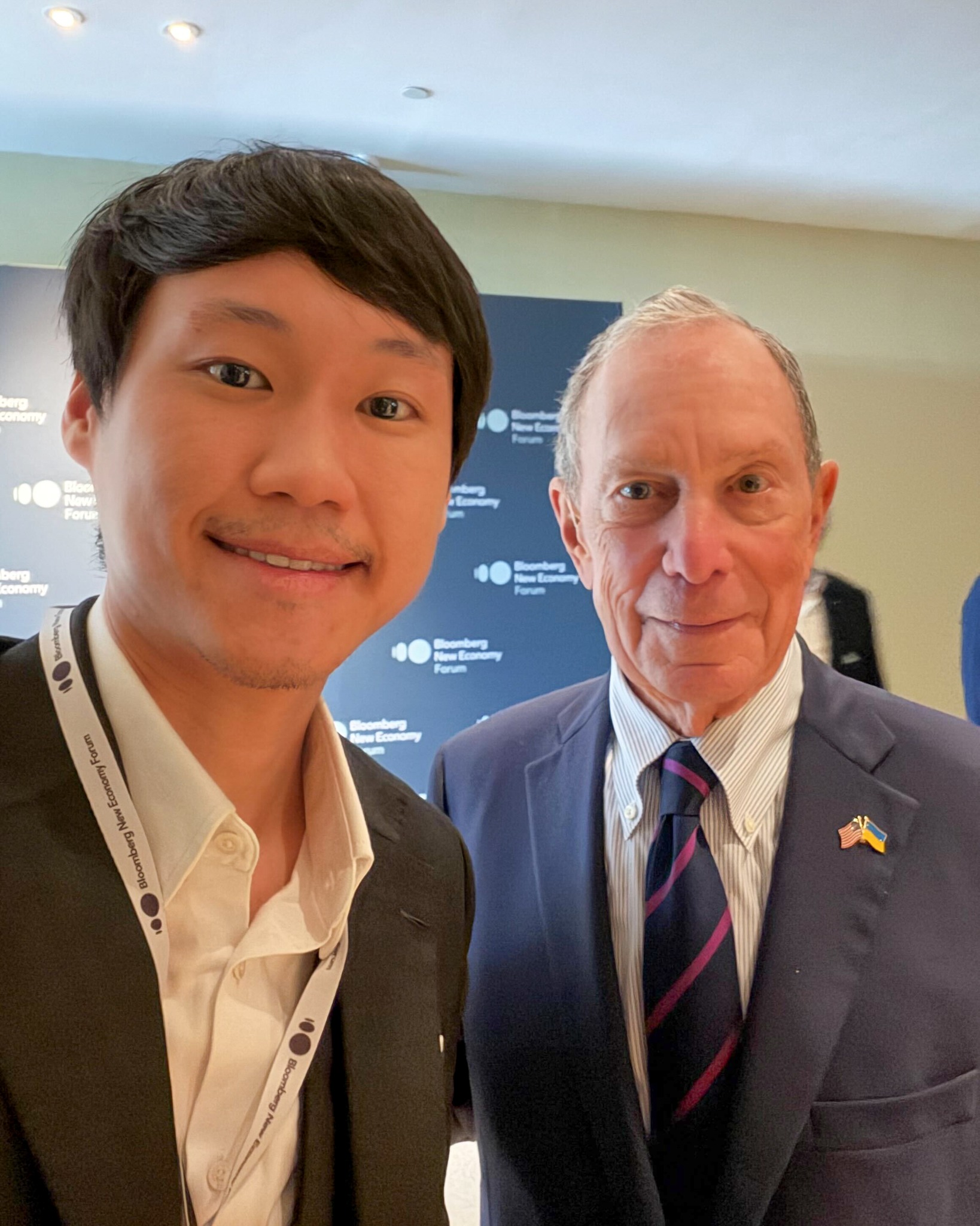 ท๊อป - ยินดีเป็นอย่างยิ่งที่ได้มีโอกาสพบกับคุณ Michael R. Bloomberg ผู้ ...