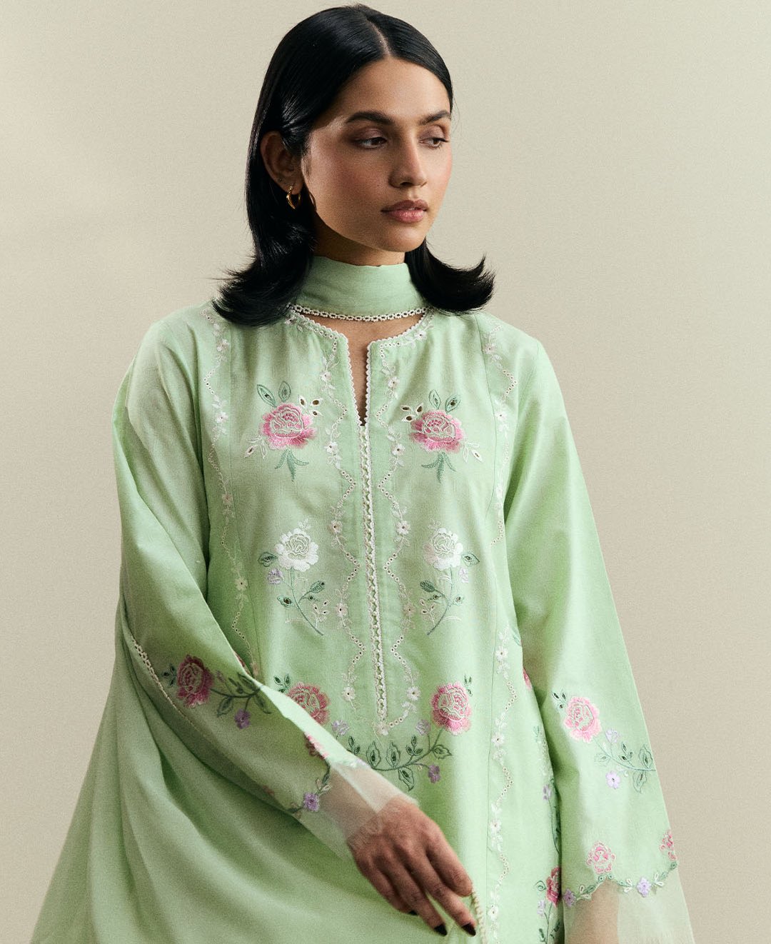 zara shahjahan green dress The moment arrives. Pret 2026 is now live-presenting exquisite silhouettes and intricate detailing crafted for everyday elegance court hanbok