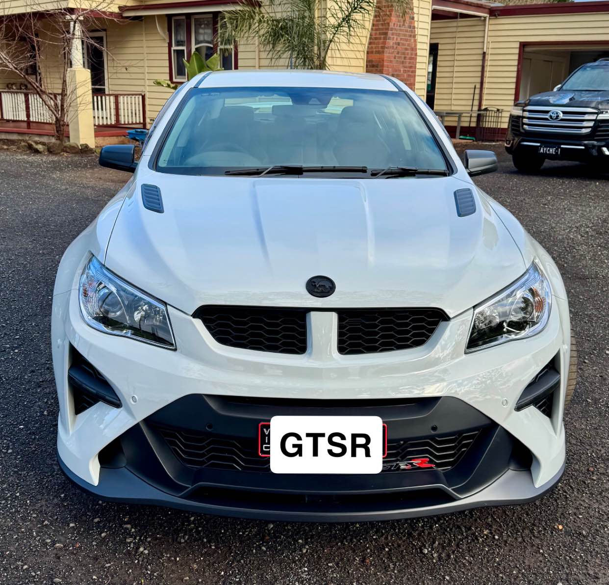 Genuine HSV Gen-F2 / VF GTSR W1 LS9 Owners Handbook – Owners Manual
