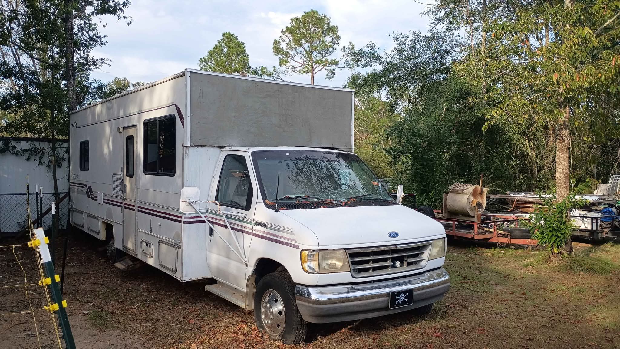 1997 ford rv run needs inside TLC and some work does run clean title ...