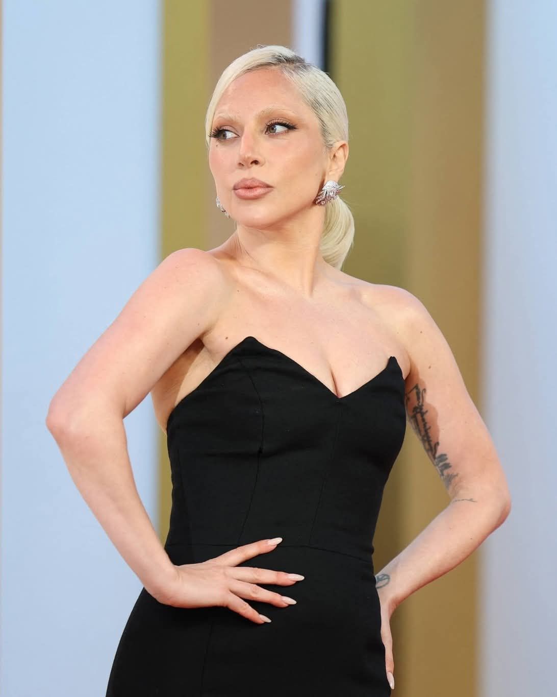Lady Gaga Wearing: Saint Laurent FW16 RTW Where: 