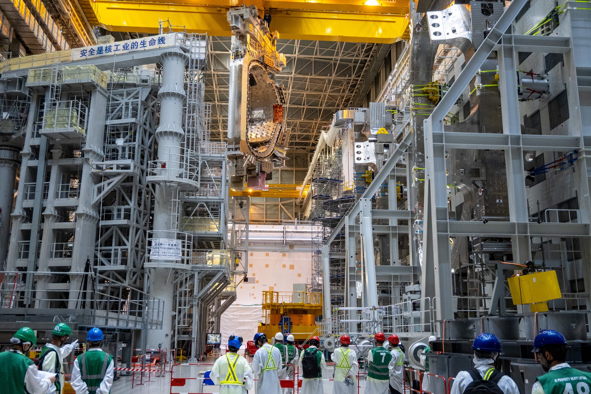 im様 Sixth sector module on the move. The transfer to the ITER tokamak