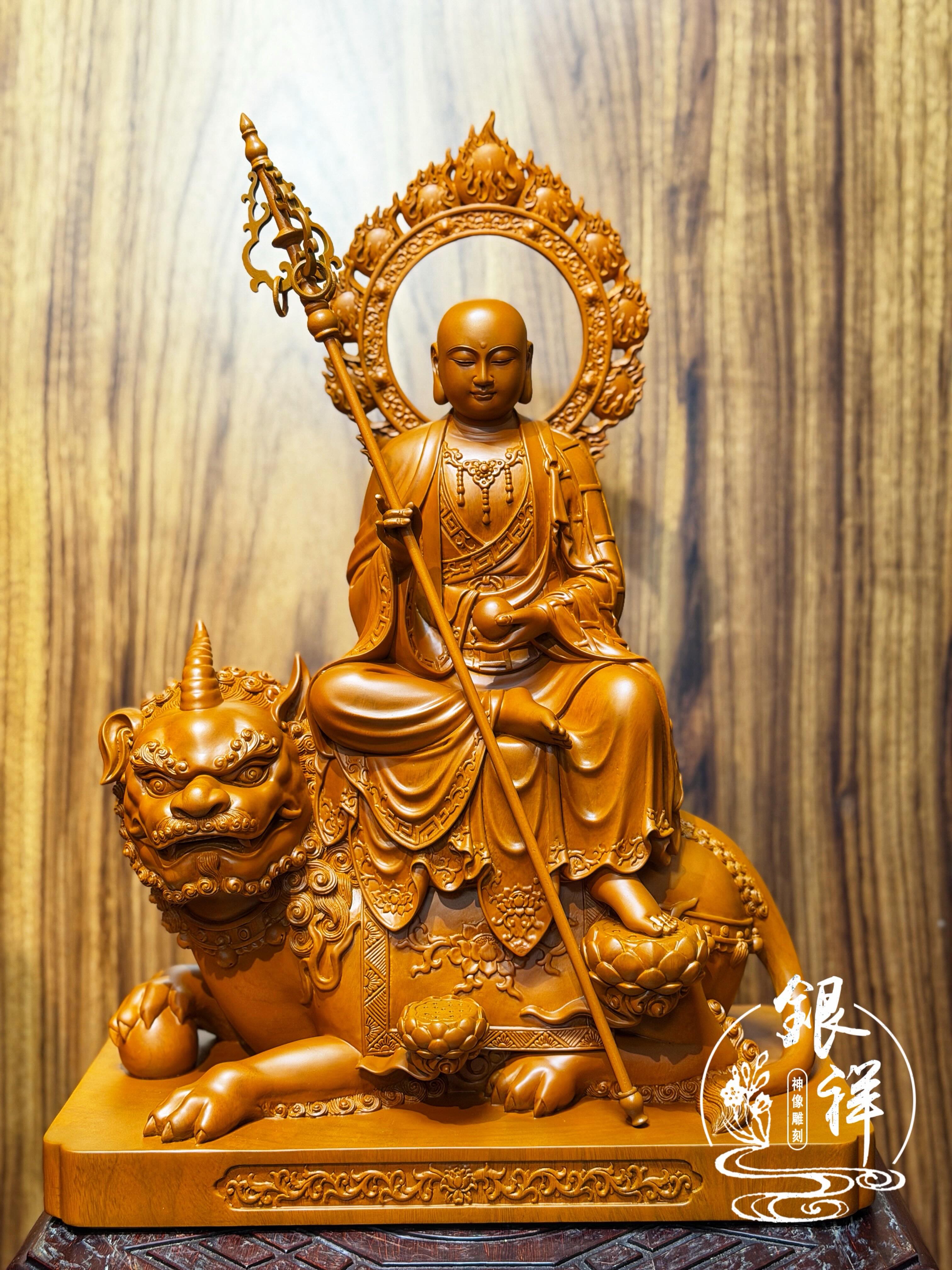 木製能面 金色 茶色 樟木精雕・地藏王諦聽款》 很多人對樟木的印象，還停留在傳統木雕的
