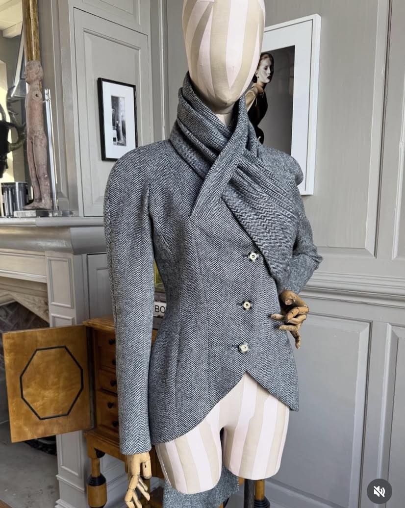 Finishing up the week with another classic from John Galliano 1998