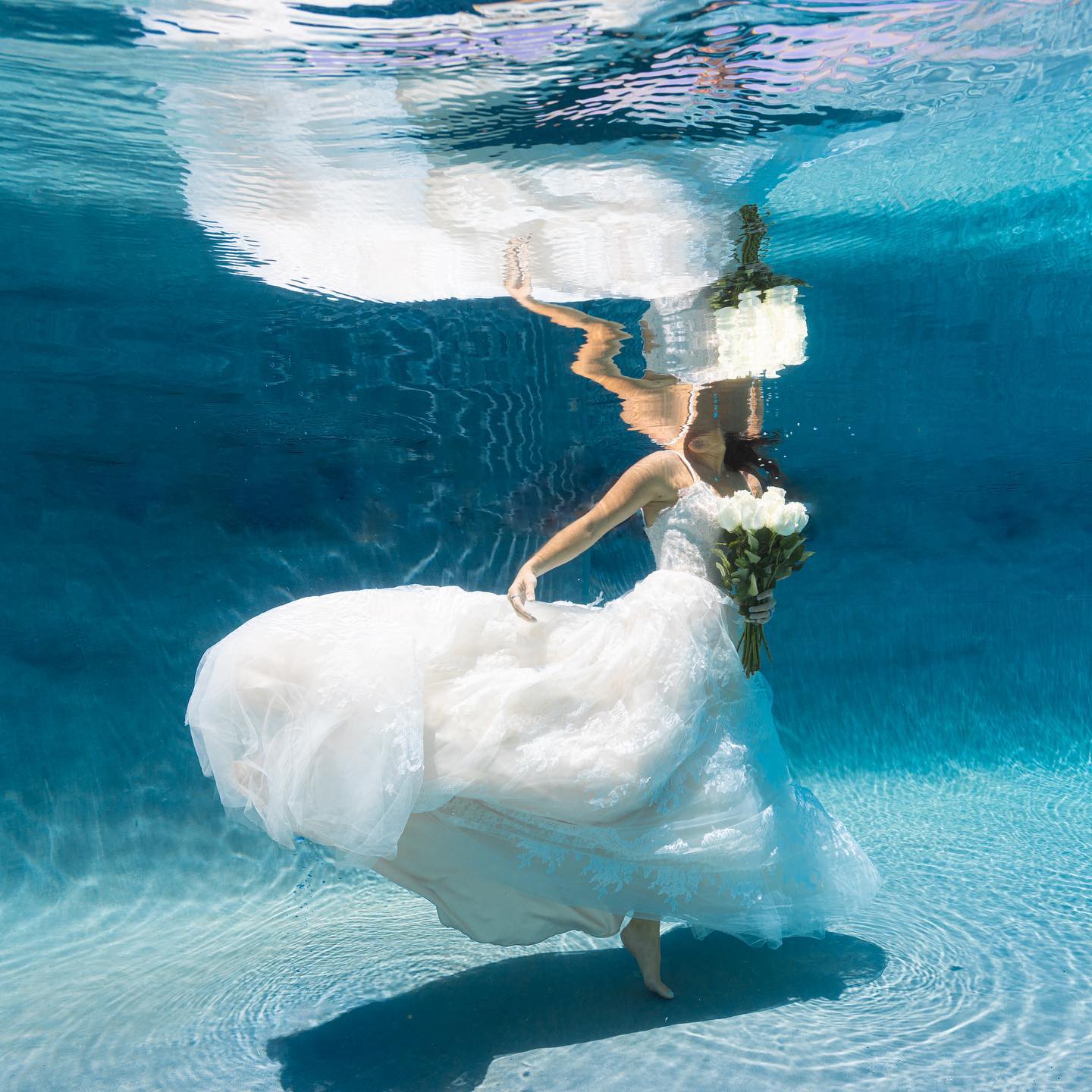 What light flowy dresses for underwater photoshoot
