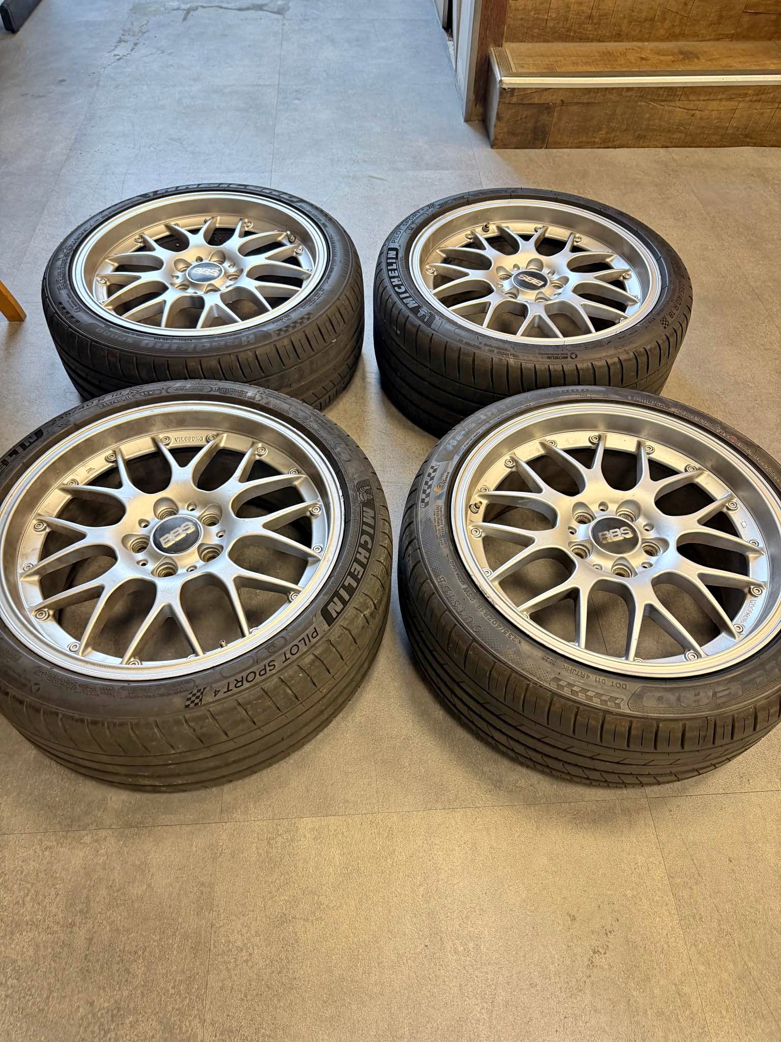 賣BBS RS-GT 鍛造鋁圈含胎 18寸 235/40/R18 後面兩個米其林PS4剛換還有8成以上 前面兩個Habilead HK ...