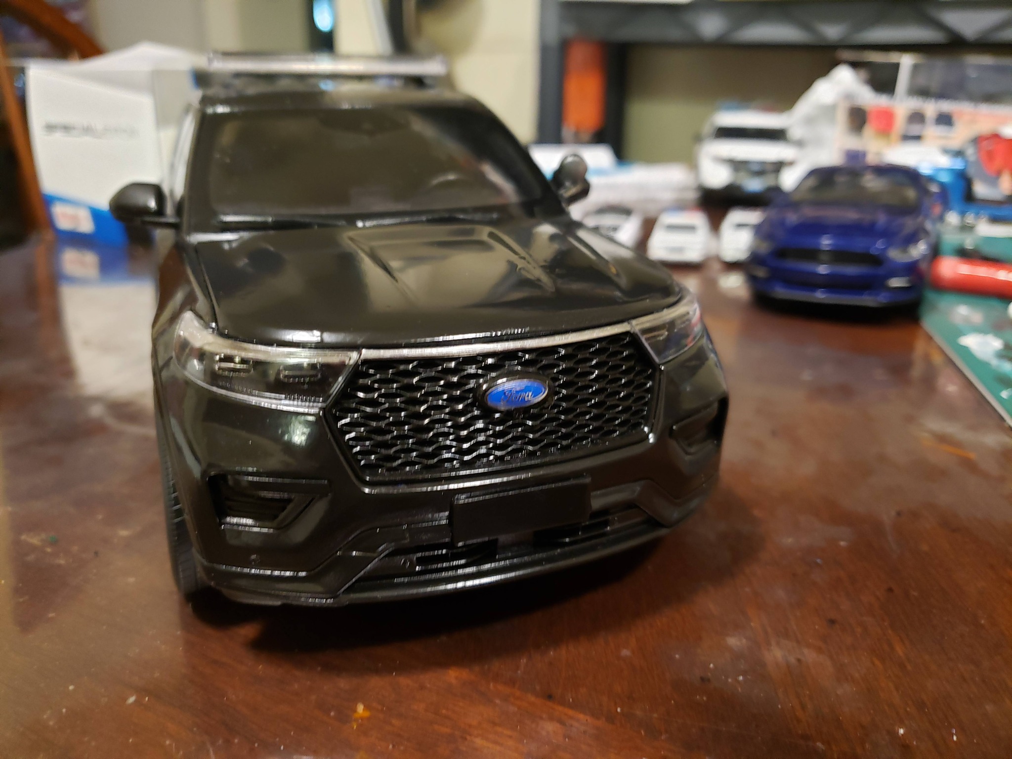 Ford Expedition Eddie Bauer by UT Models 1:18 scale