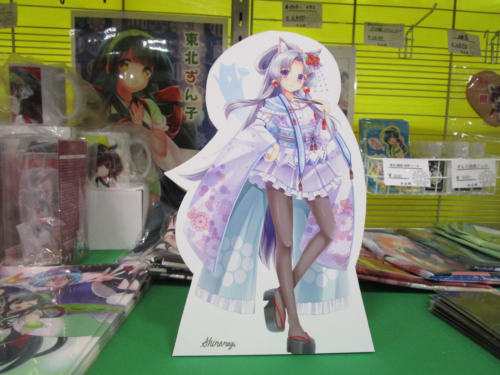 ちょっとコンパクトな東北イタコのパネルも登場し 東北三姉妹のパネル 