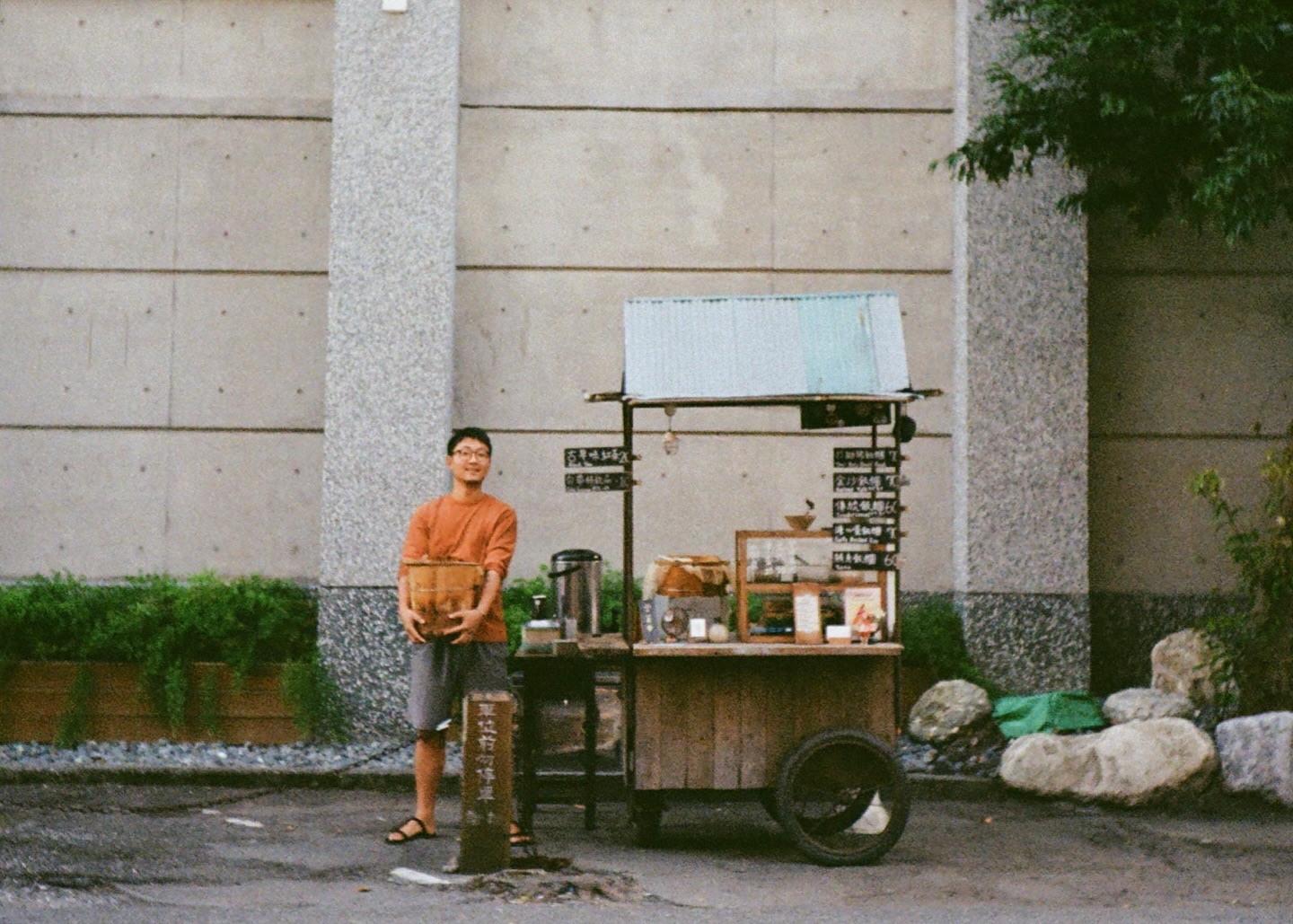 飯糰店Rice - 明天是三民街擺攤最後一天 雖然有點感傷加事事難預料 順著命運的安排走好像就沒這麼emo 突然覺得好險自己有辦唯一一場週年 ...