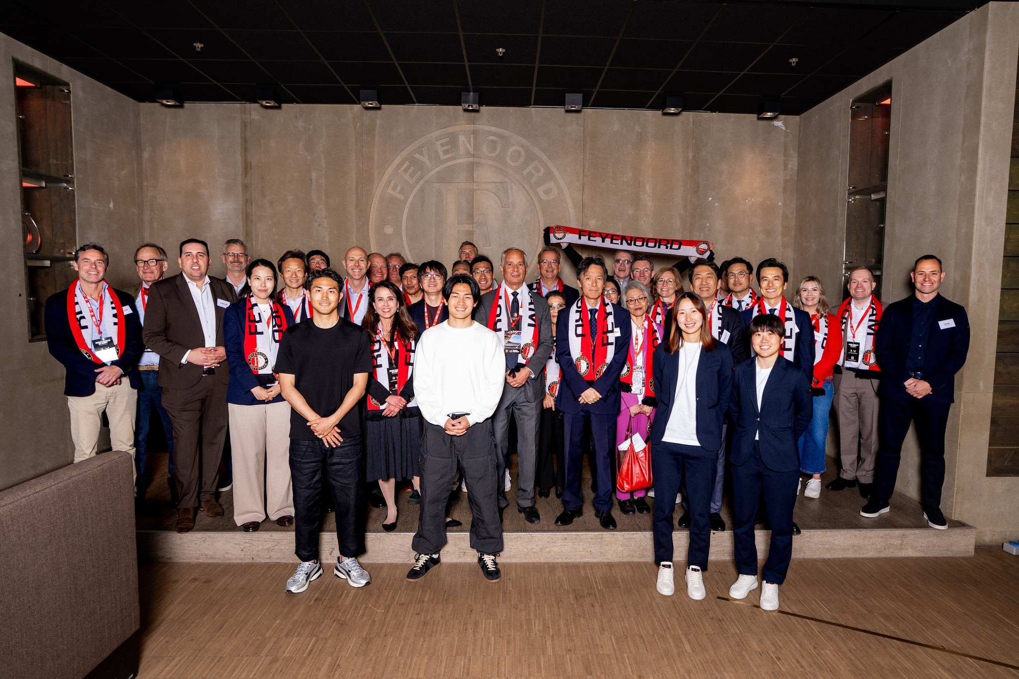 On 6 May, Ambassador MICHII participated in a tour of “De Kuip 