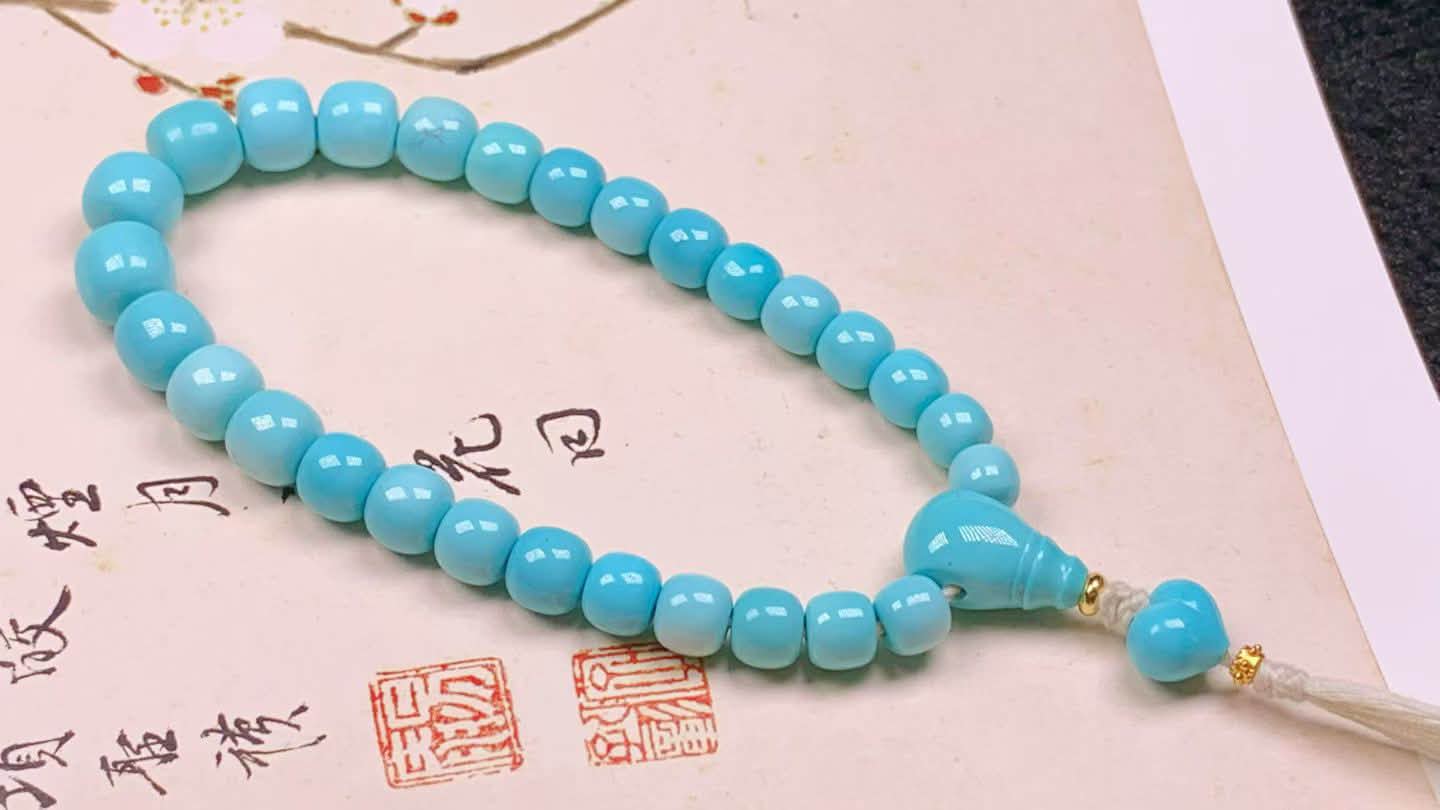 原矿高瓷乌兰花随型吊坠，尺寸24x34mm，瓷釉级，料质细腻极润，重26.3克