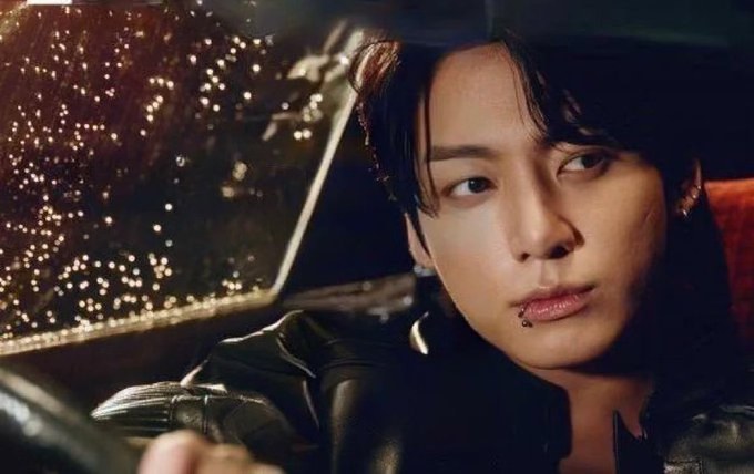 Top Debuts by K-Pop Soloists in Global Apple Music History: 1⃣