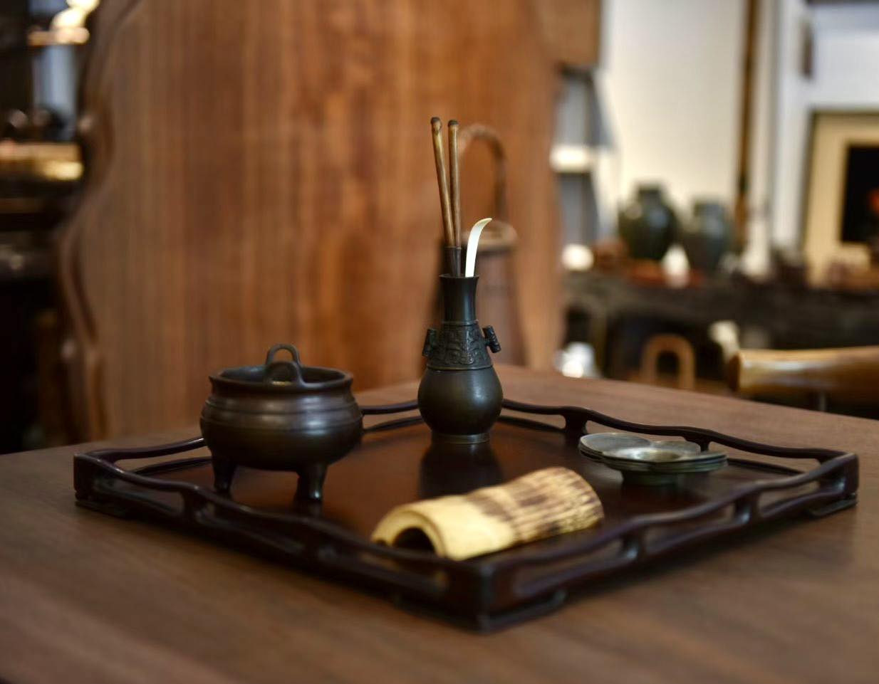 五世秦蔵六造《青銅塗金。饕餮爵》 雙共箱倣西清古鑑所載，周代饕餮紋