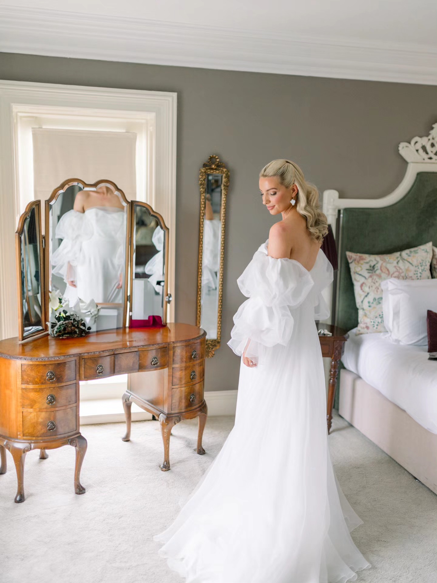 Laura ✨️ Laura Bergin A true beauty inside & outside. Laura looked sensational in SKY gown by Rime Arodaky Laura you are an absolute lady, we adored every appointment with you, a