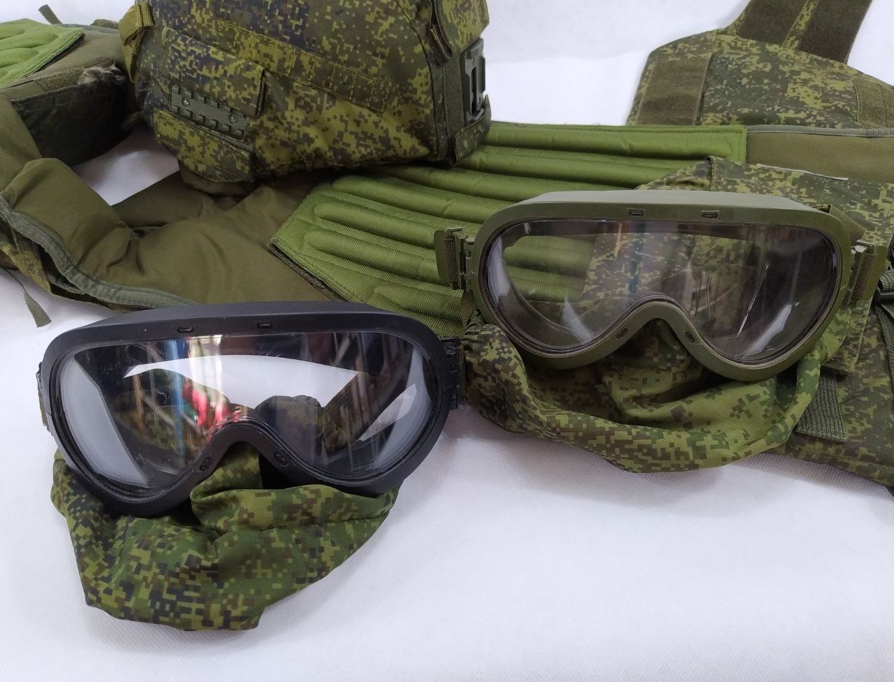 best overlanding ground tent Overland Vehicle Systems 18189901 Bushveld II Hard Shell Roof Top WOMENS SUNGLASSES Built to handle rugged Stollendose 250x150x70mm – Blechdose Maße:4x4x5,7m