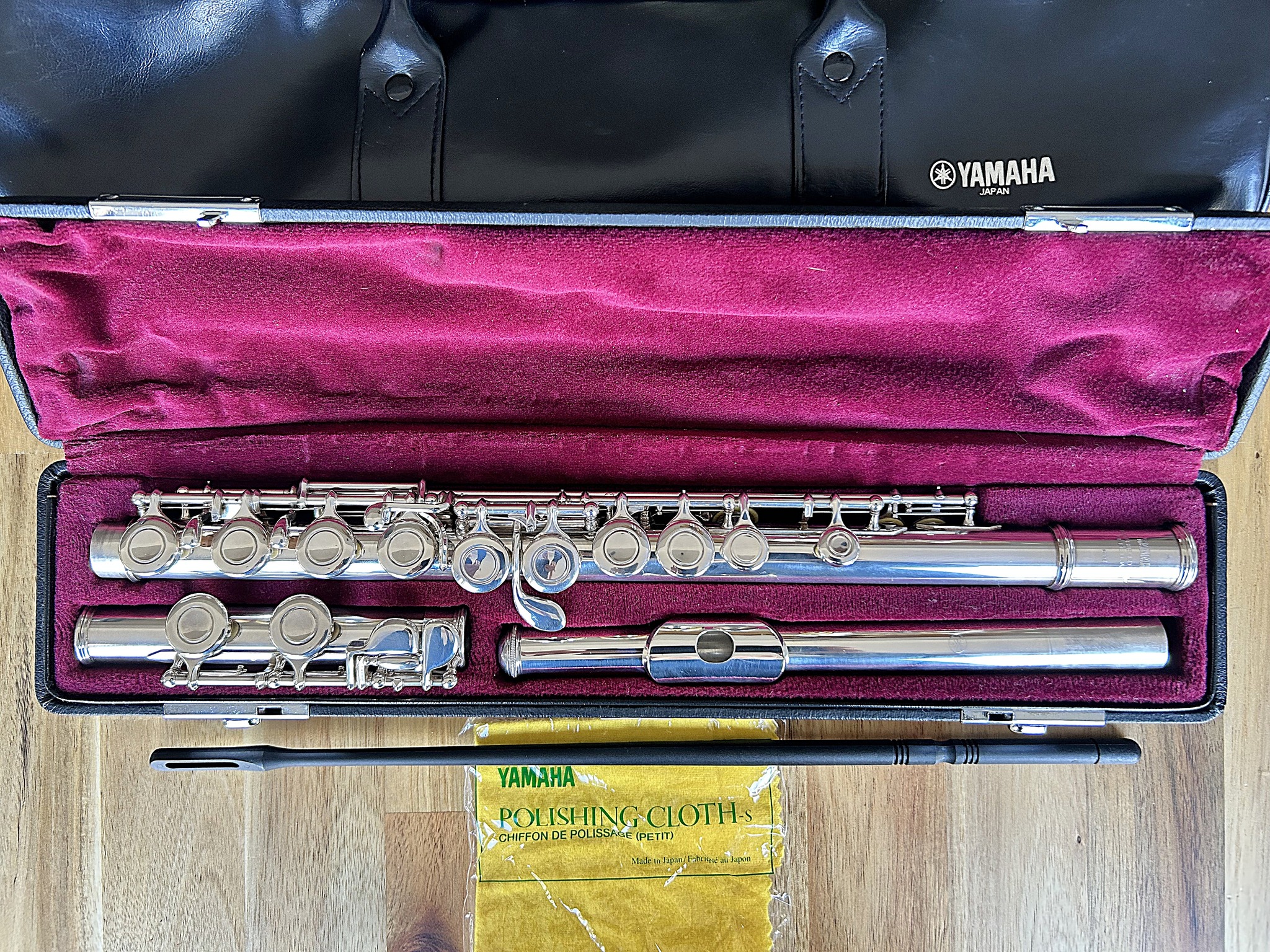 YAMAHA YFL-411 SOLID SILVER FLUTE WITH OFFSET G, SPLIT E AND C