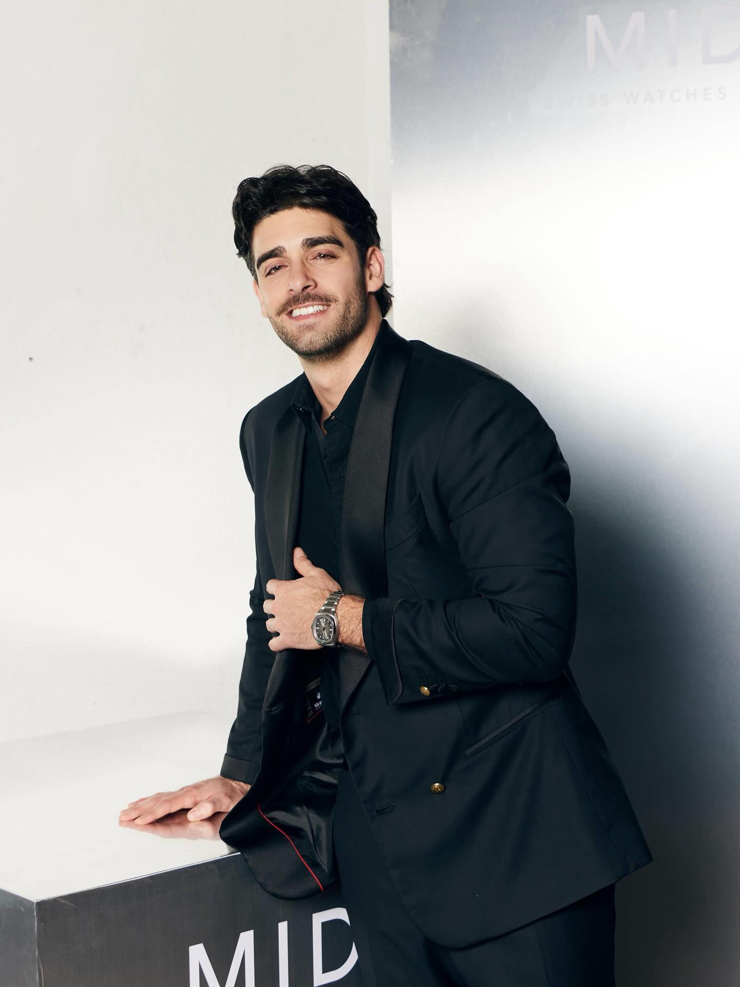 It's time @midowatches PR: @emirecmx Look: @lanificiodilivenza