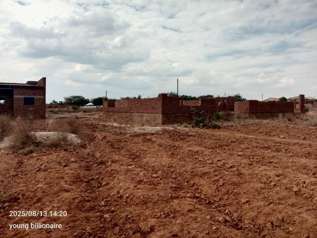PLOT WITH UNFINISHED HOUSE FOR SALE IN LILONGWE AREA 51 (mtaba)