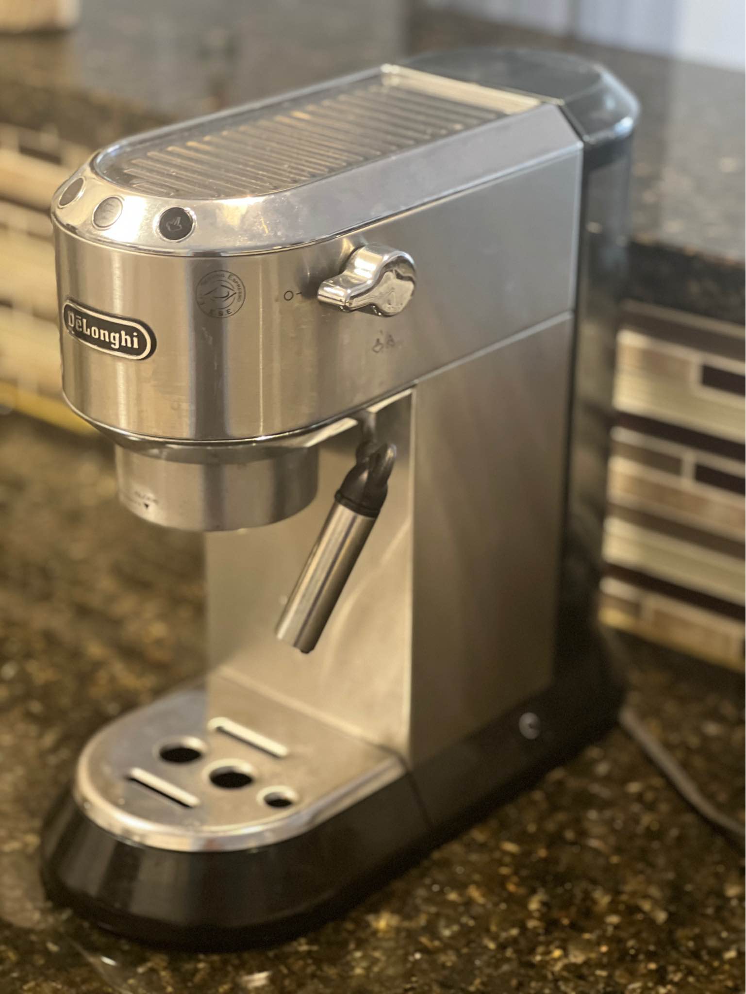 DeLonghi Dedica Espresso Machine (EC680M) - Excellent Condition ...