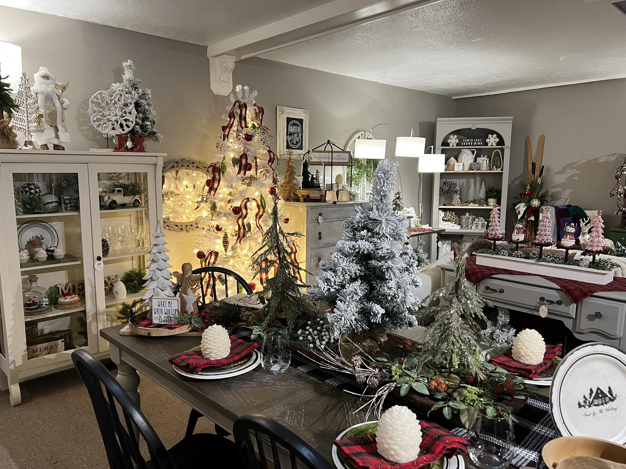 How I made my Grinch inspired garland. It wasn’t difficult at all. It ...