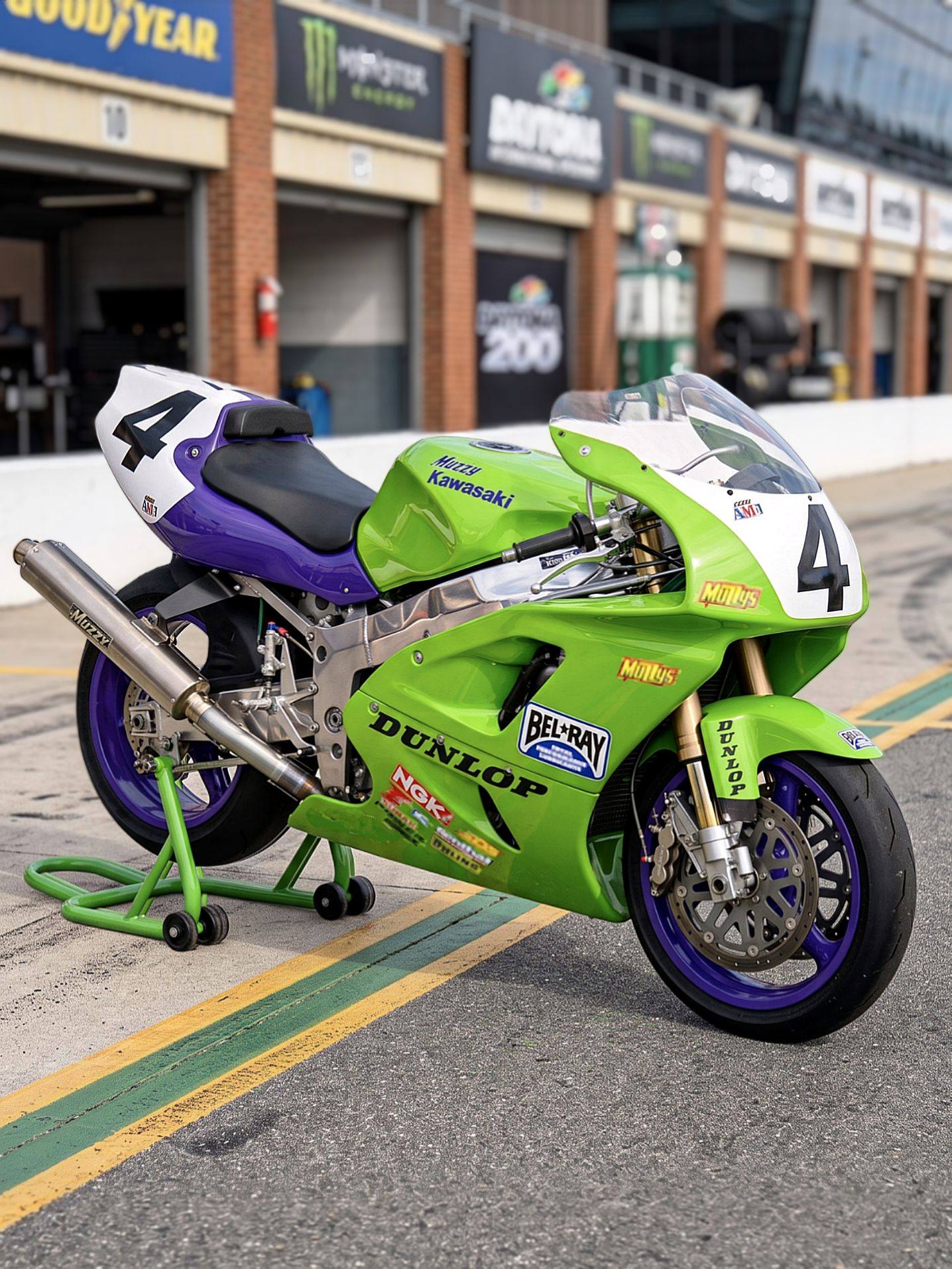 1994 Daytona 200 mile winning ZXR750R bike