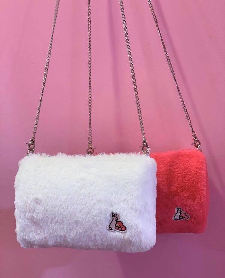 Fxxking Rabbits 🇯🇵東京店限定 #FR2梅 🐇 😍💁🏻‍♀️ Eco fur pouch