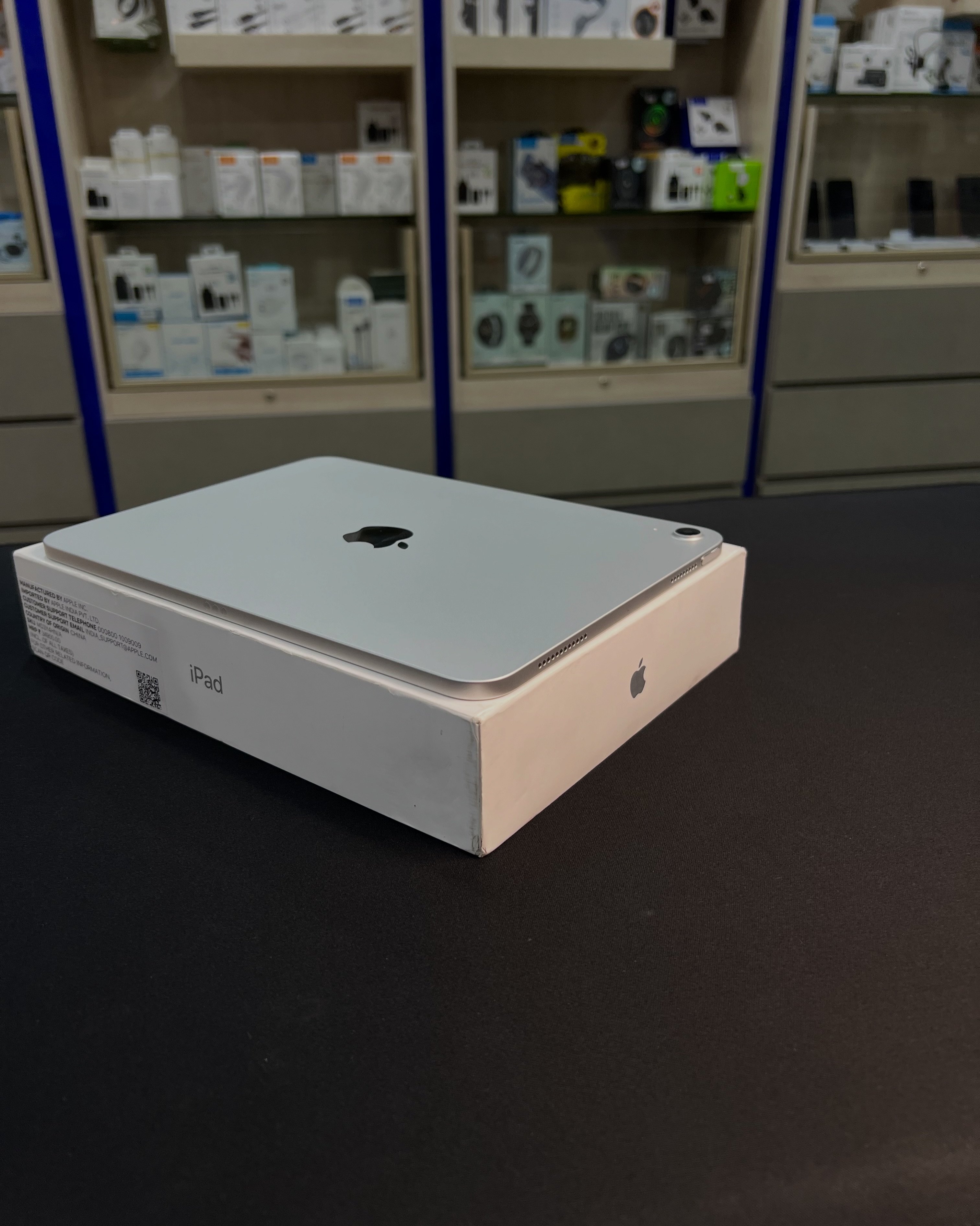 Open Box iPad 11 (A16) 128GB Silver: - Open Box (Not Used) - ⁠100
