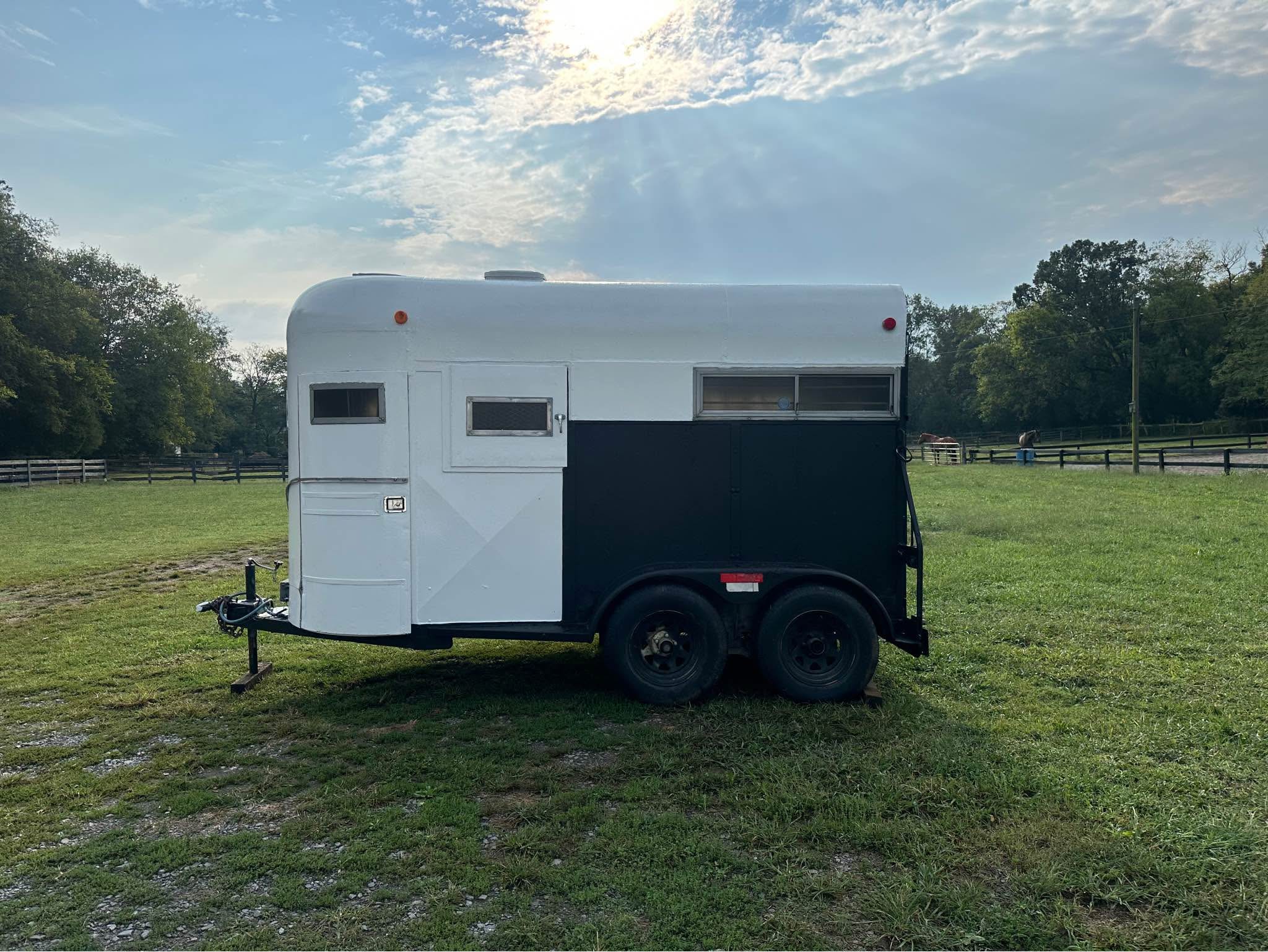 Two horse straight load trailer - Livestock Trailers - Franklin ...