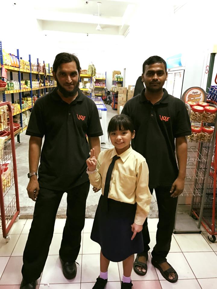 Laque Pemborong Barangan Runcit Dan Sejuk Beku Pelakon Cilik Drama Papa Ricky In The House Terimakasih Adik Dan Krew Drama Tersebut Kerana Sudi Singgah Ke Kedai Laque Kami Terimakasih Support Kami Kepada