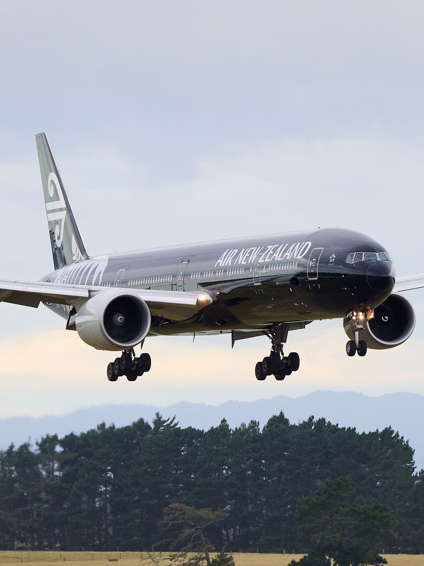 All White Air New Zealand ZK-OKU B777 vacated RWY 25L KLAX from