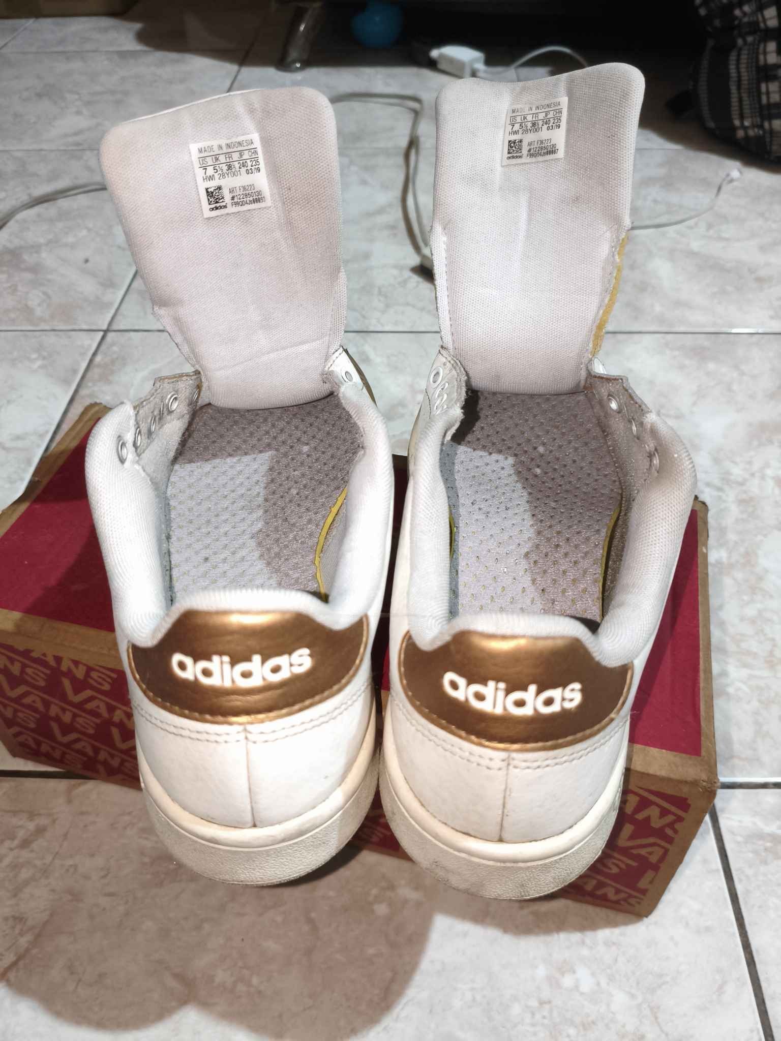 👟 Adidas Advantage Women's White – Pre-Loved Size: US W 7.5 / EU