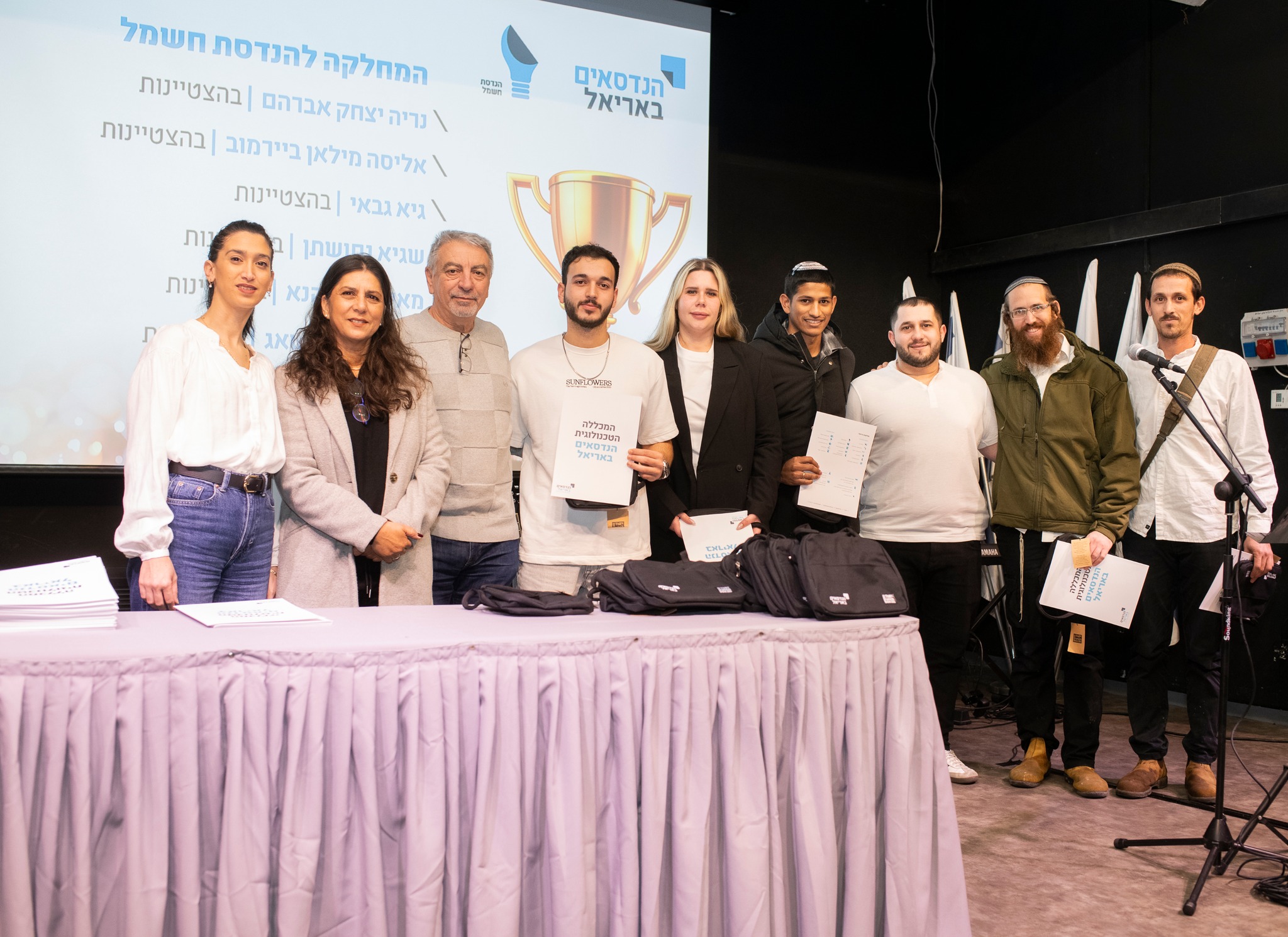 הנדסאים - אסף לב ארי, אחיינם של זאב ודוד גאלאל ז