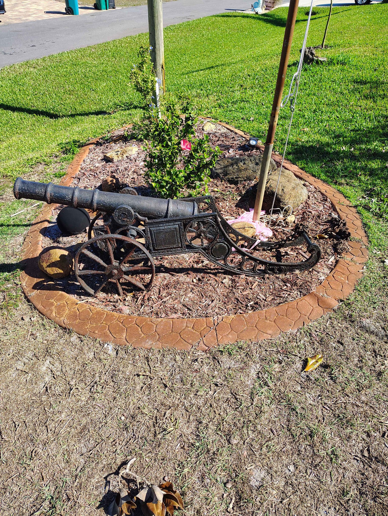 Non Functioning Yard Cannon - Statues & Lawn Ornaments - Manasota Key