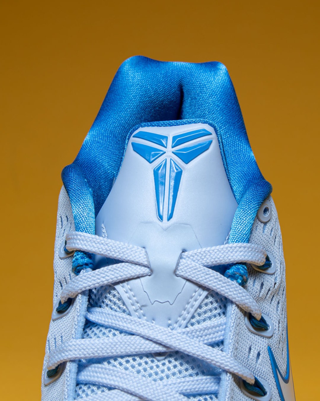 Cool tones. Cold execution. 🐍 This Kobe 9 Elite Low EM Protro