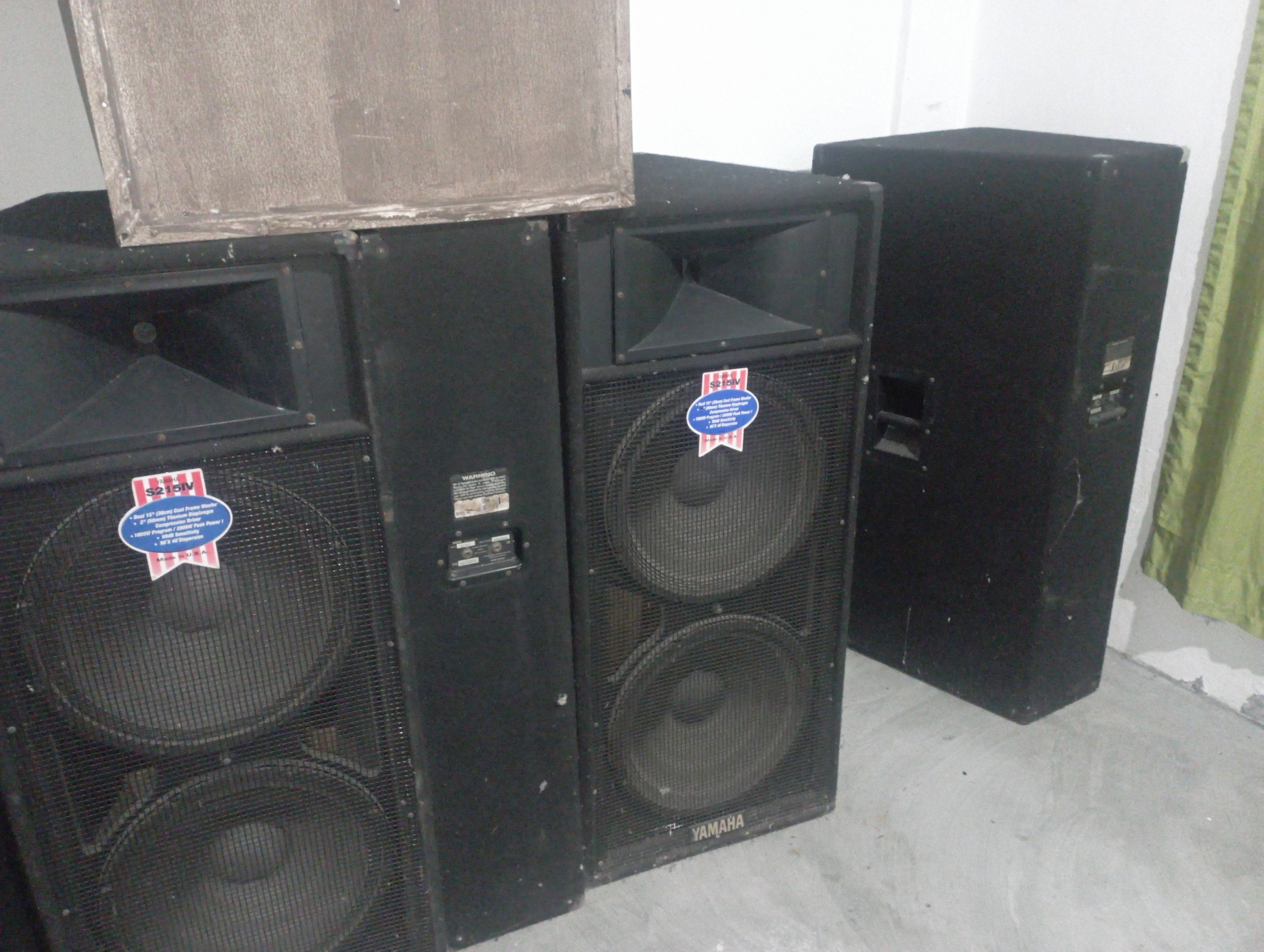 Yamaha S215V dual 15-inch speakers for sale