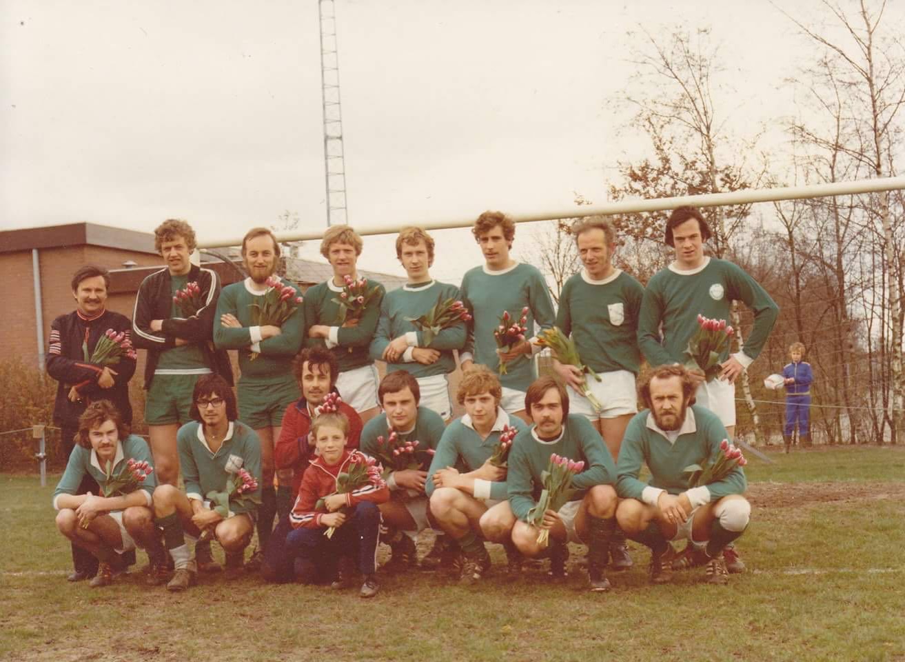 VV - Waarschijnlijk 1982/83. Vlnr: Thijs Bochane, Arno van de Klift ...