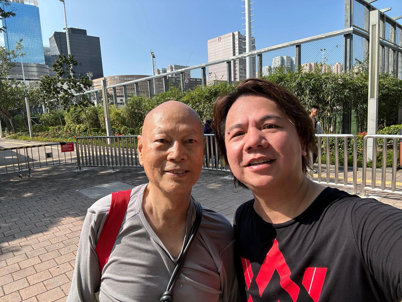伍仲衡 - 有一次踢波見到家英哥， 家英哥離遠見到我， 我聽到佢講咗兩個字：阿敬😱😱🤪🤪🤪 👀👀 可能佢心諗，乜阿敬肥咗咁多🤣🤣🤣 今次再見到 ...