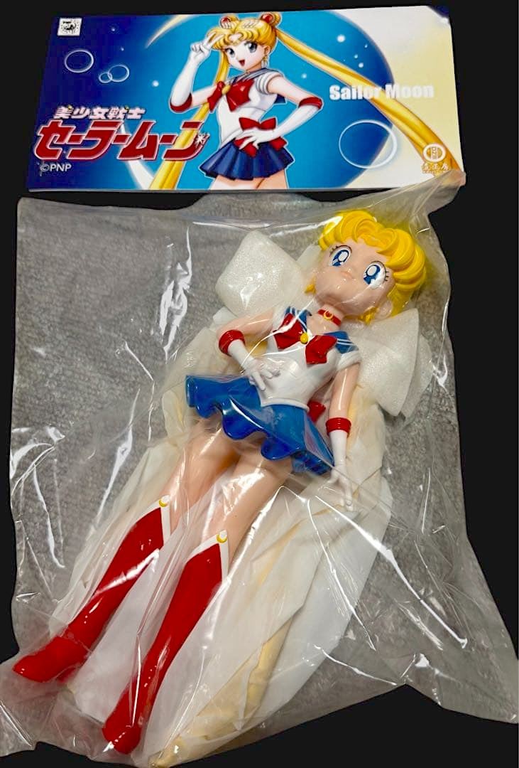 An extremely limited -official- Sailor Moon figure was sold at