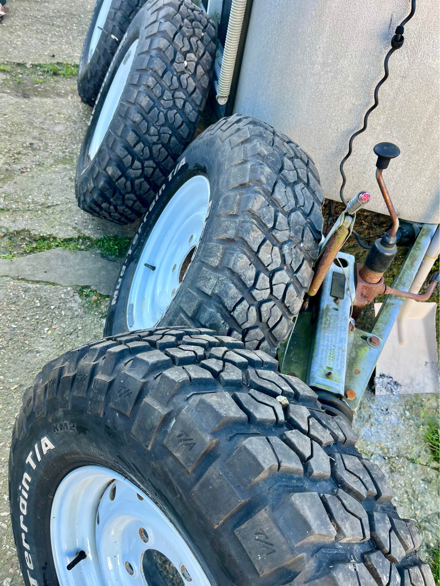 land-rover-wolf-bf-goodrich-235-85-16-km2-car-wheels-tires-parts